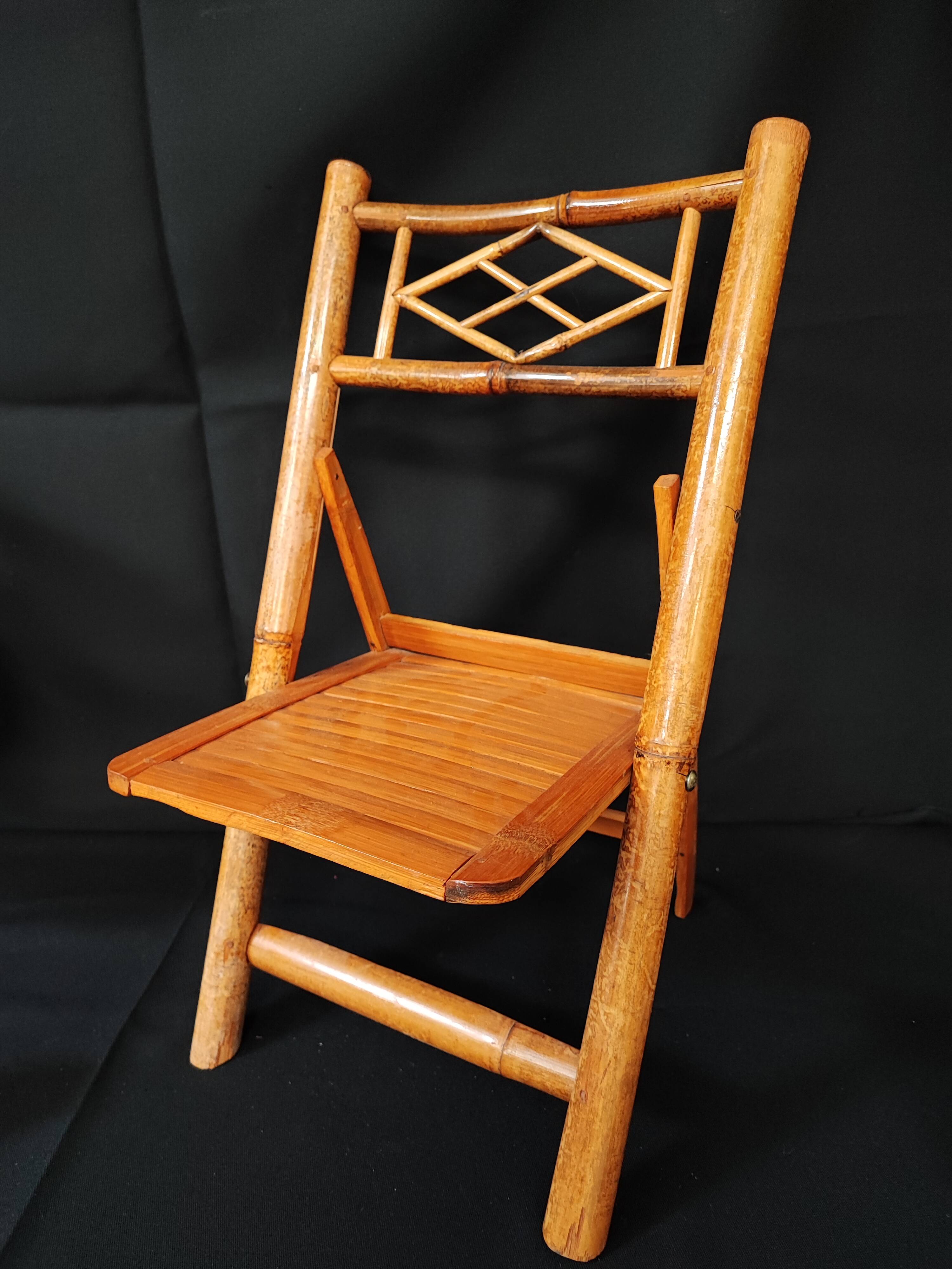 Folding bamboo chair for children