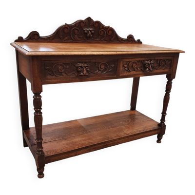 Table d'appoint en chêne gothique victorien, ronde décorative sculptée de 1920. Décoration de masque vert.