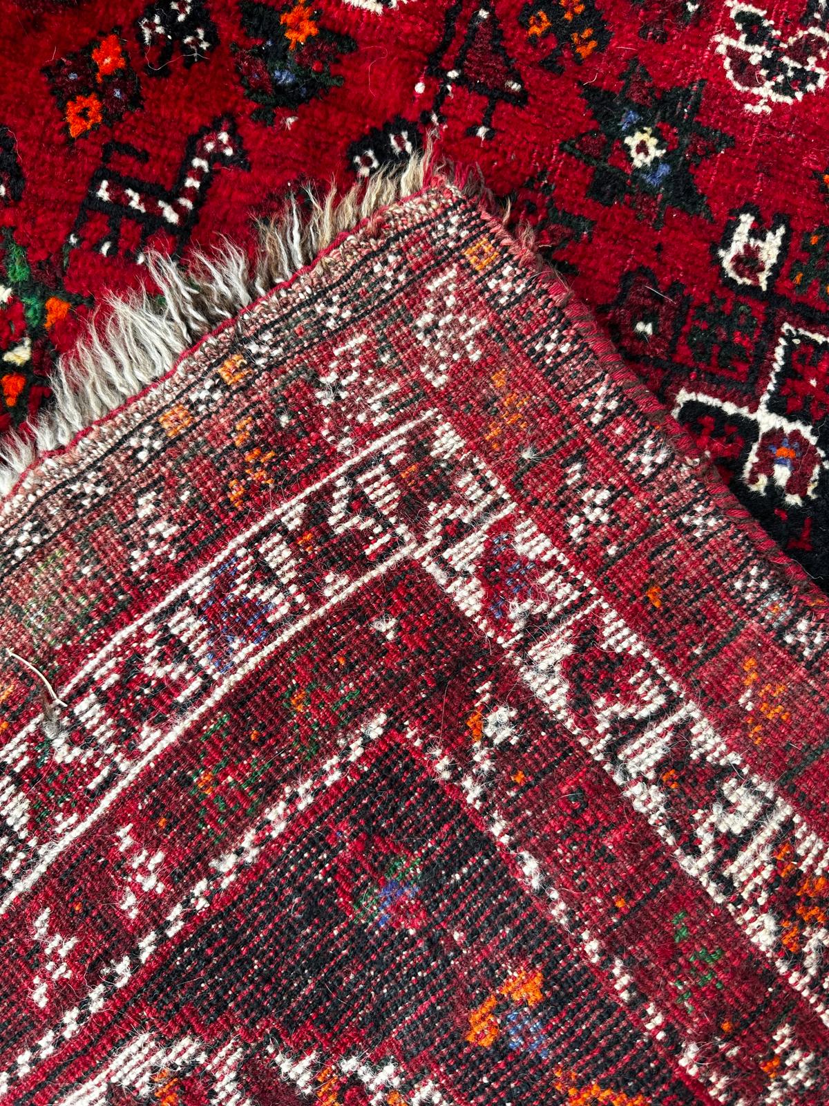 Handmade Persian Shiraz carpet 305cm x 235cm