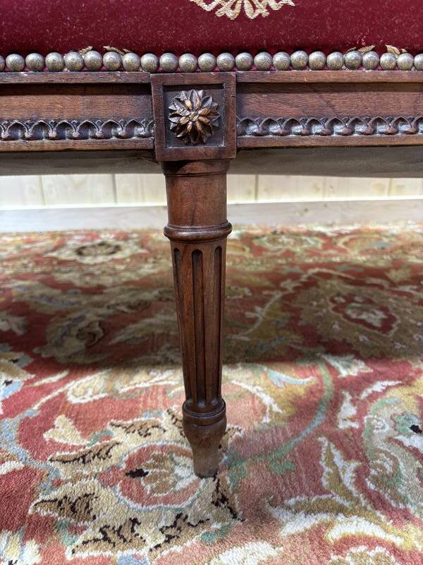 Banquette de style Louis XVI tissu bordeaux