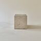Serre-livre cube en travertin