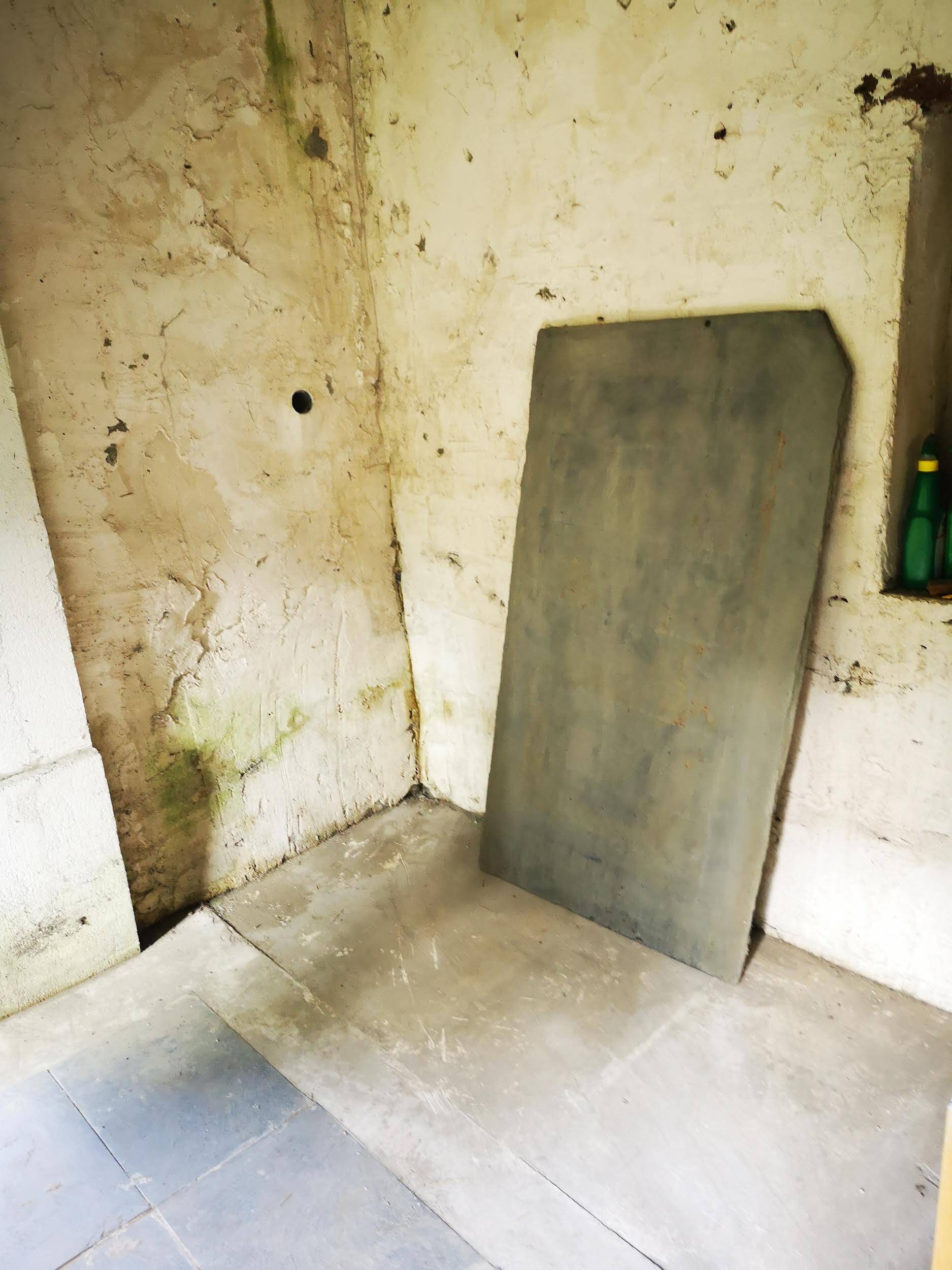 Old bistro table – cast iron legs and natural slate top