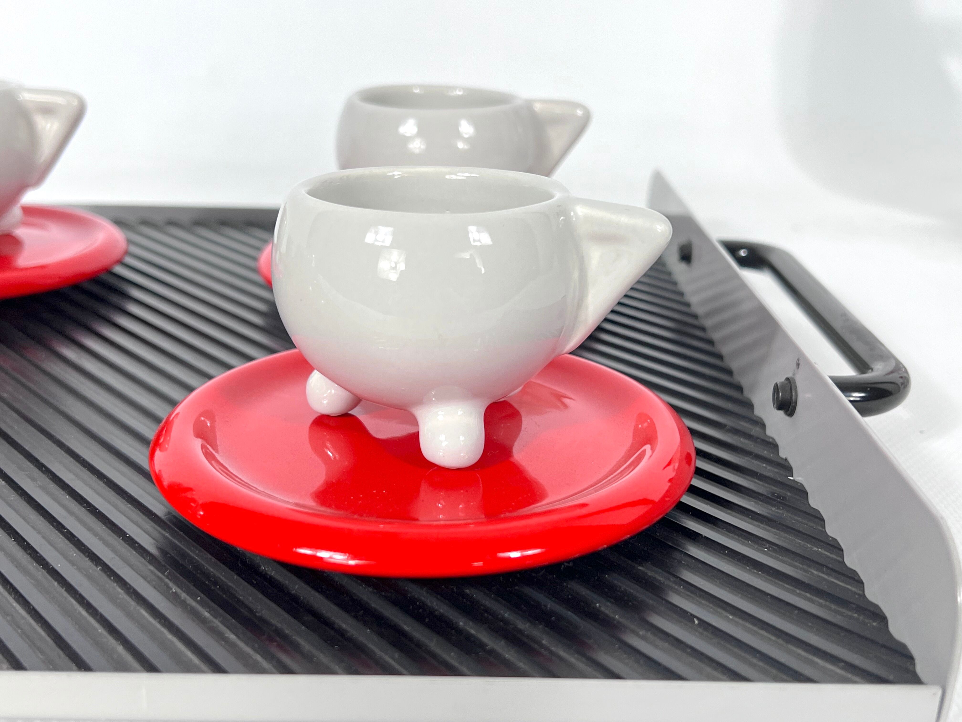 Café en céramique serti par Mas pour Memphis Milano, années 1980, Set de 11