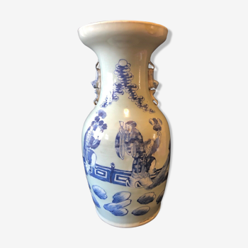 Vase balustre en porcelaine blanc bleu sous couverte céladon XIXe 42,8 cm