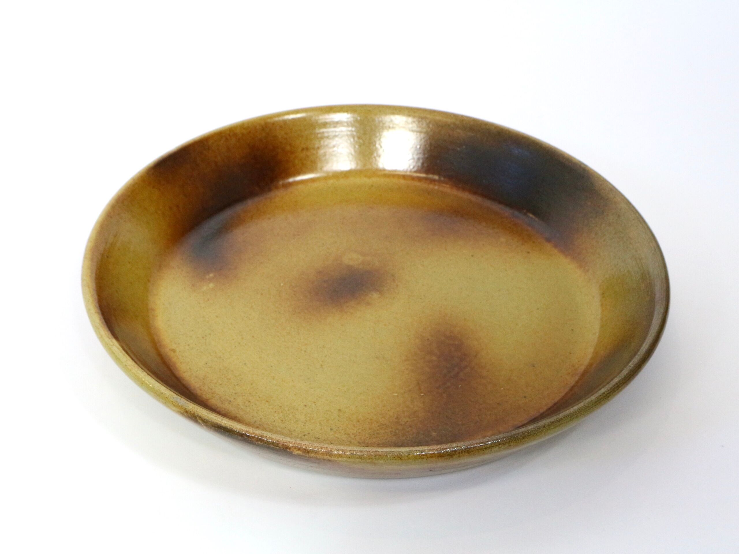 Vintage service plates and serving trays, 39 pieces, silk-screened.