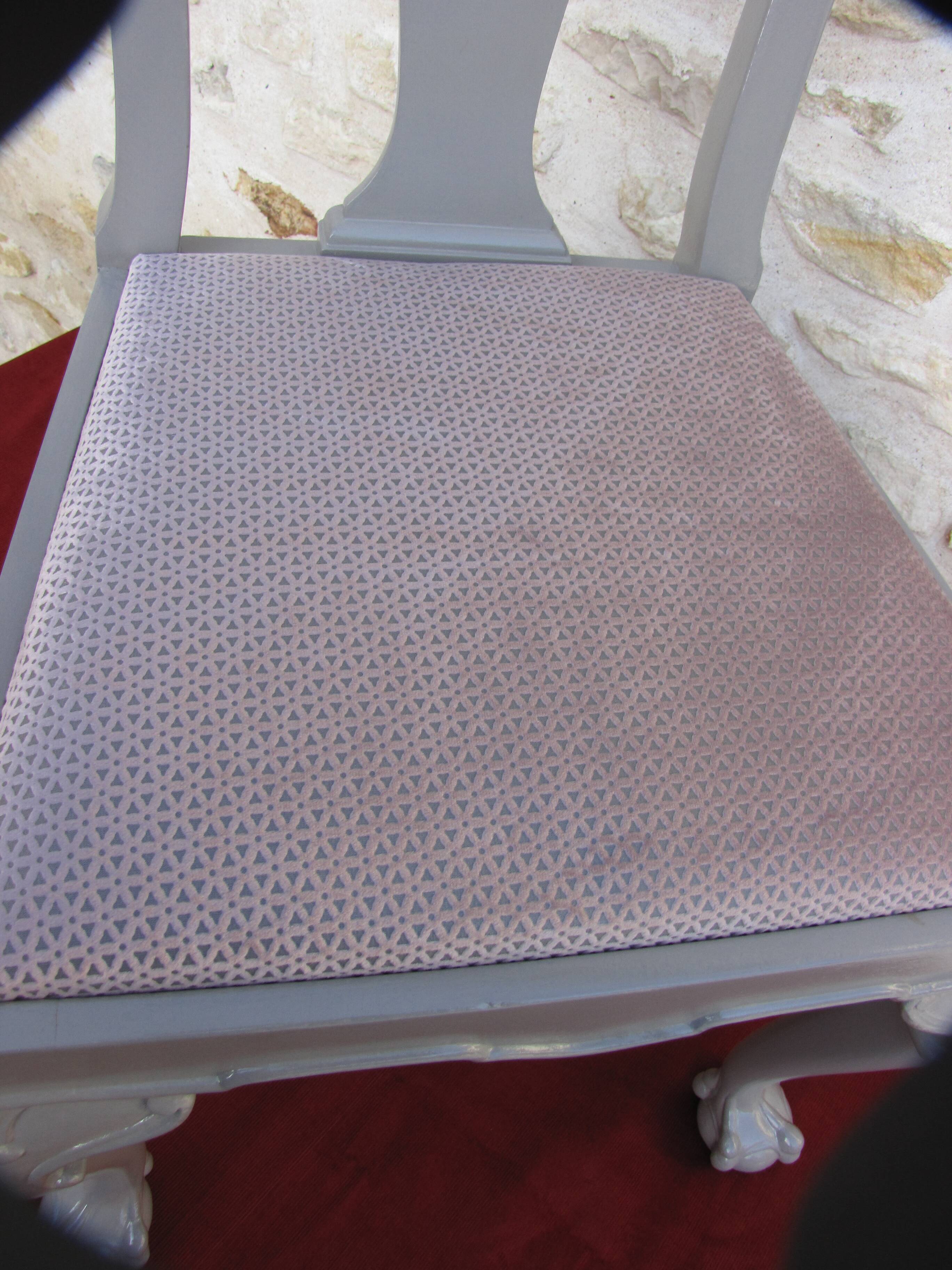 Lot of 2 chippendale chairs