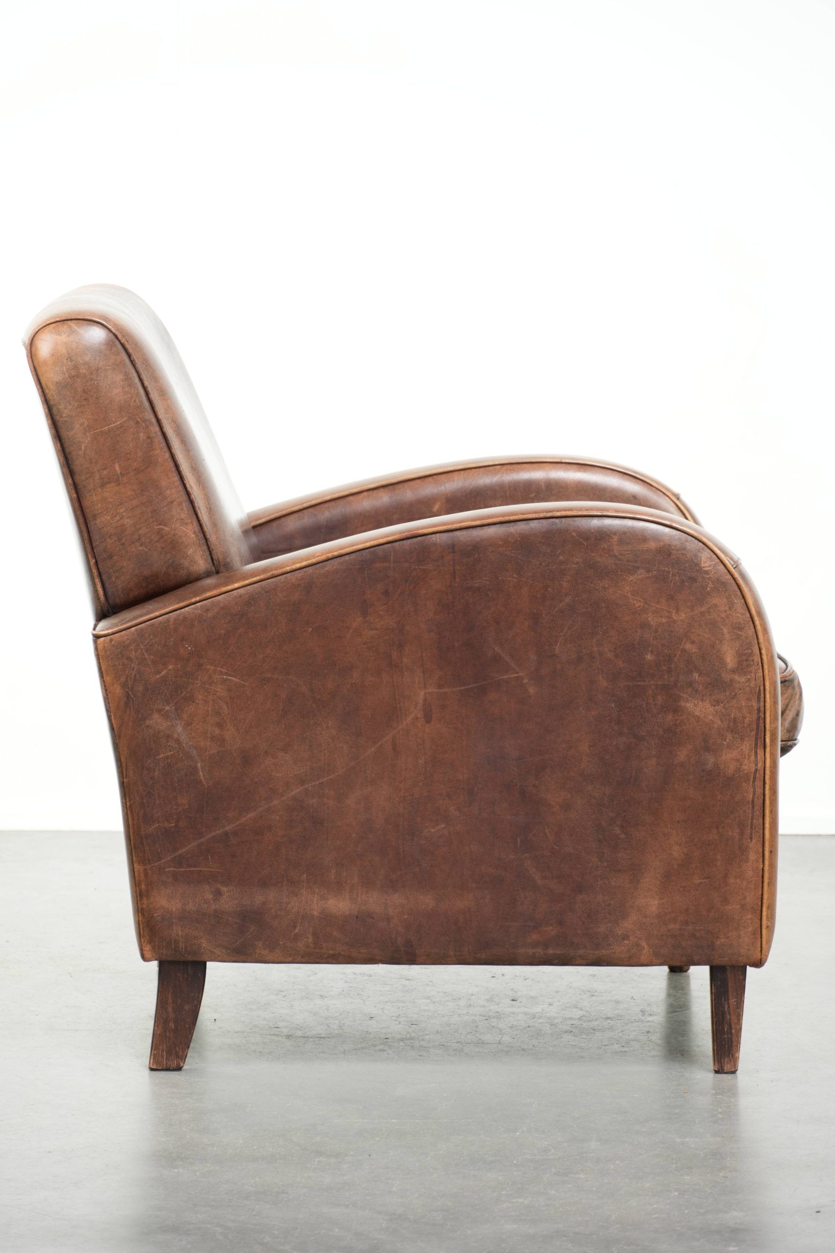 Sheepskin armchair with a timeless design and stunning warm colours