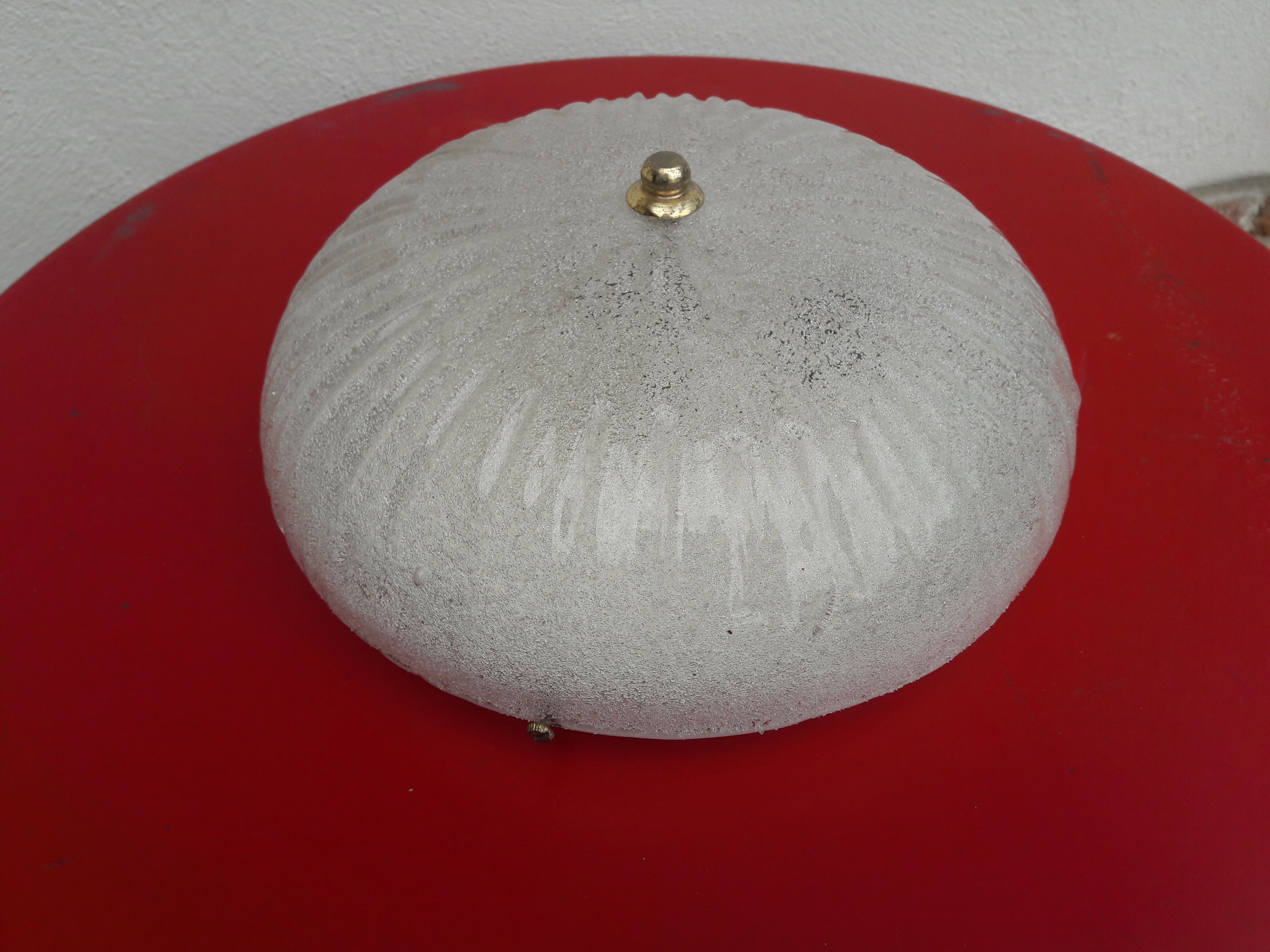 Round ceiling lamp in chiseled glass