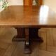 Table rustique en chêne avec piètement central