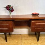 Bureau à plateau flottant en teck de style rétro du milieu du siècle par G Plan Fresco Range conçu par Viktor Wilkins