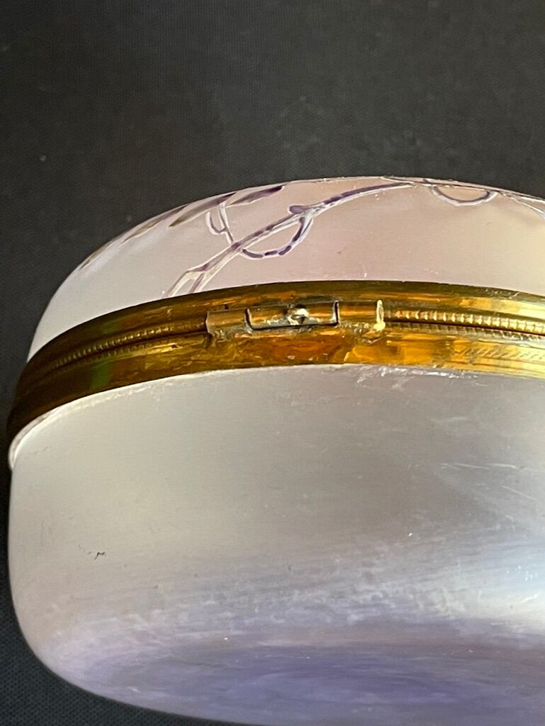 Enamelled candy maker