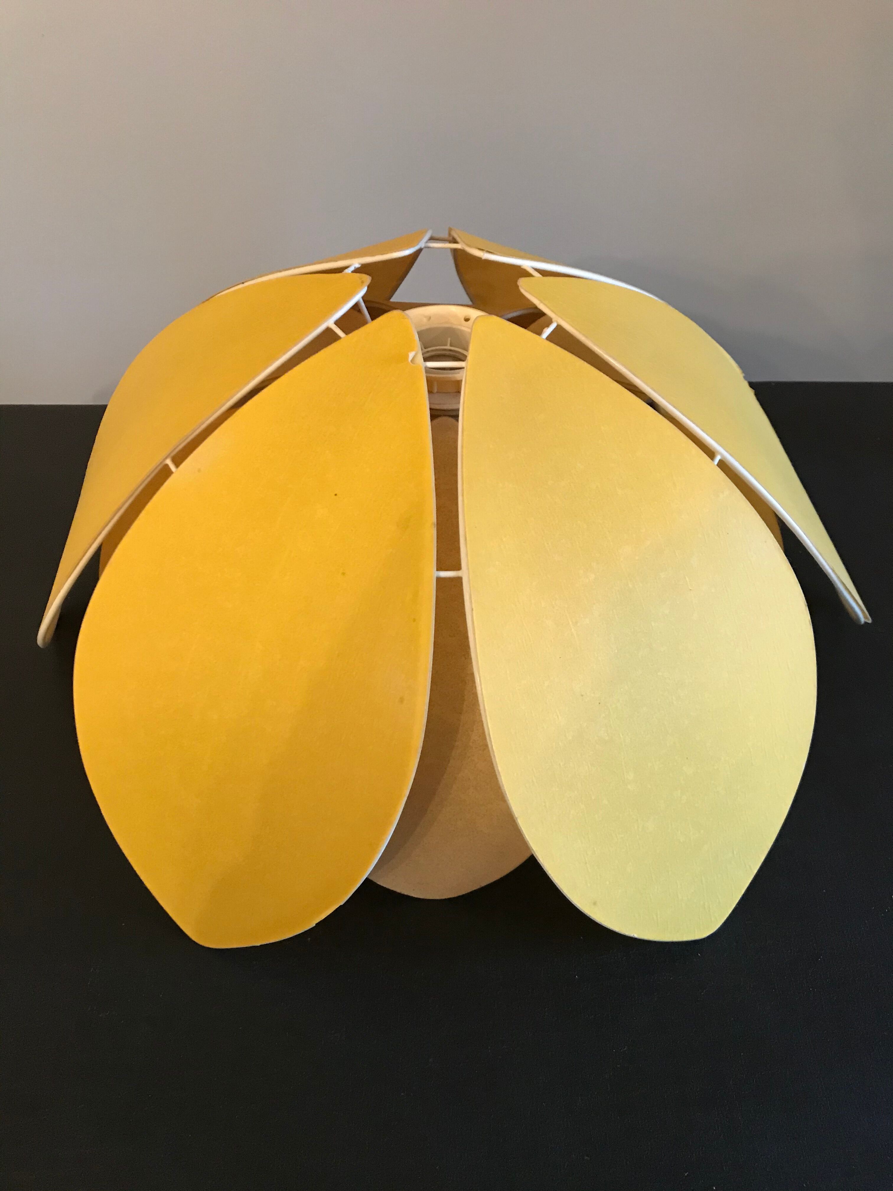 Hanging beige and yellow petals