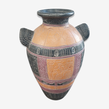Vase ethnique avec des anses