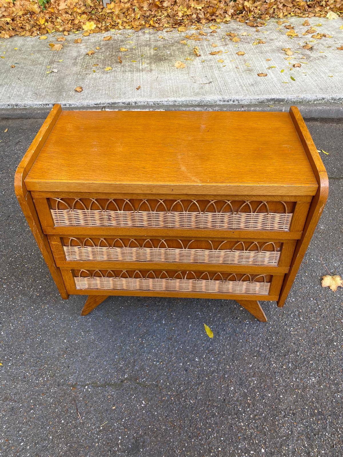 Commode scandinave en chêne et rotin des années 60