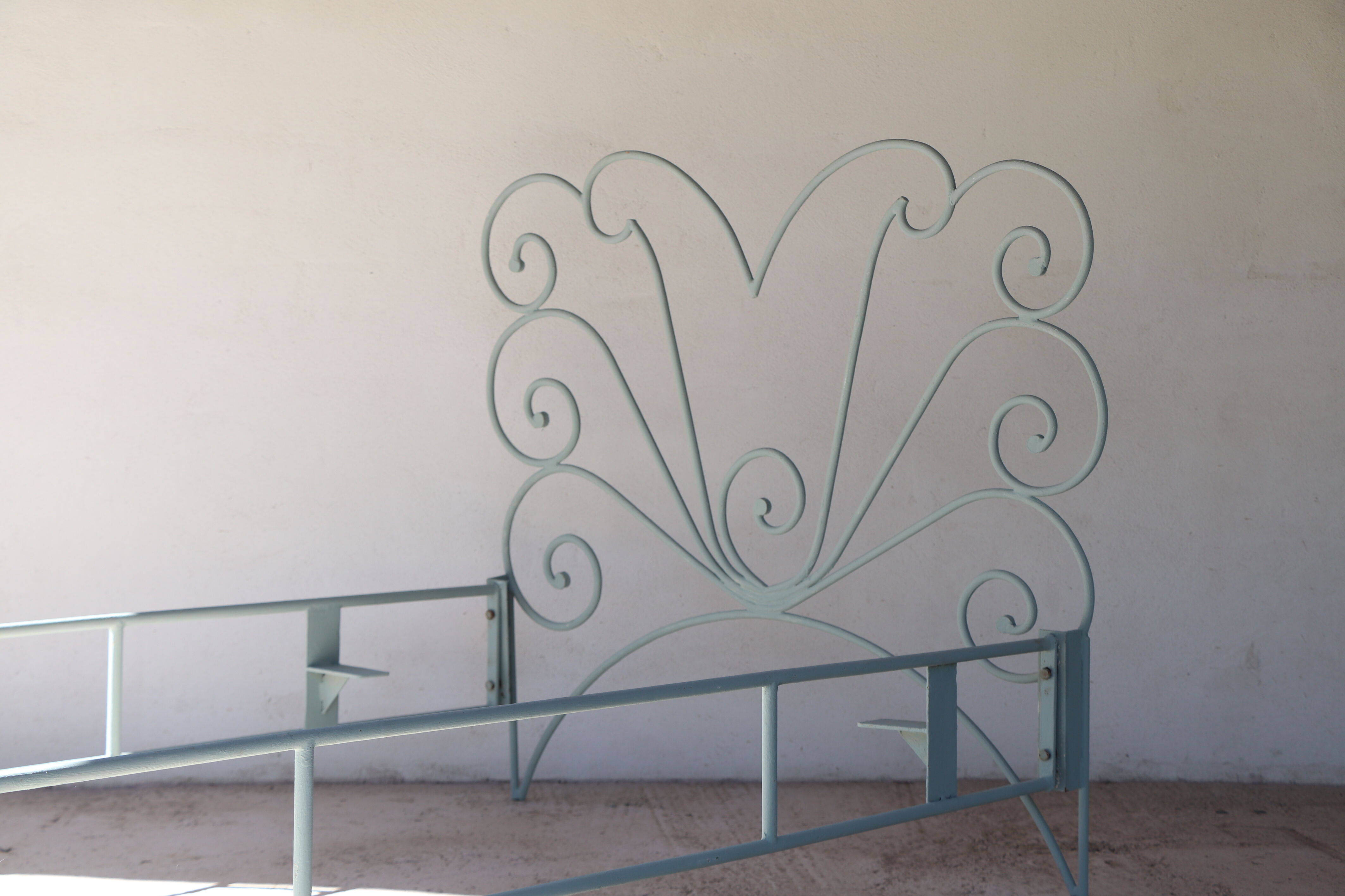Volute wrought iron bed