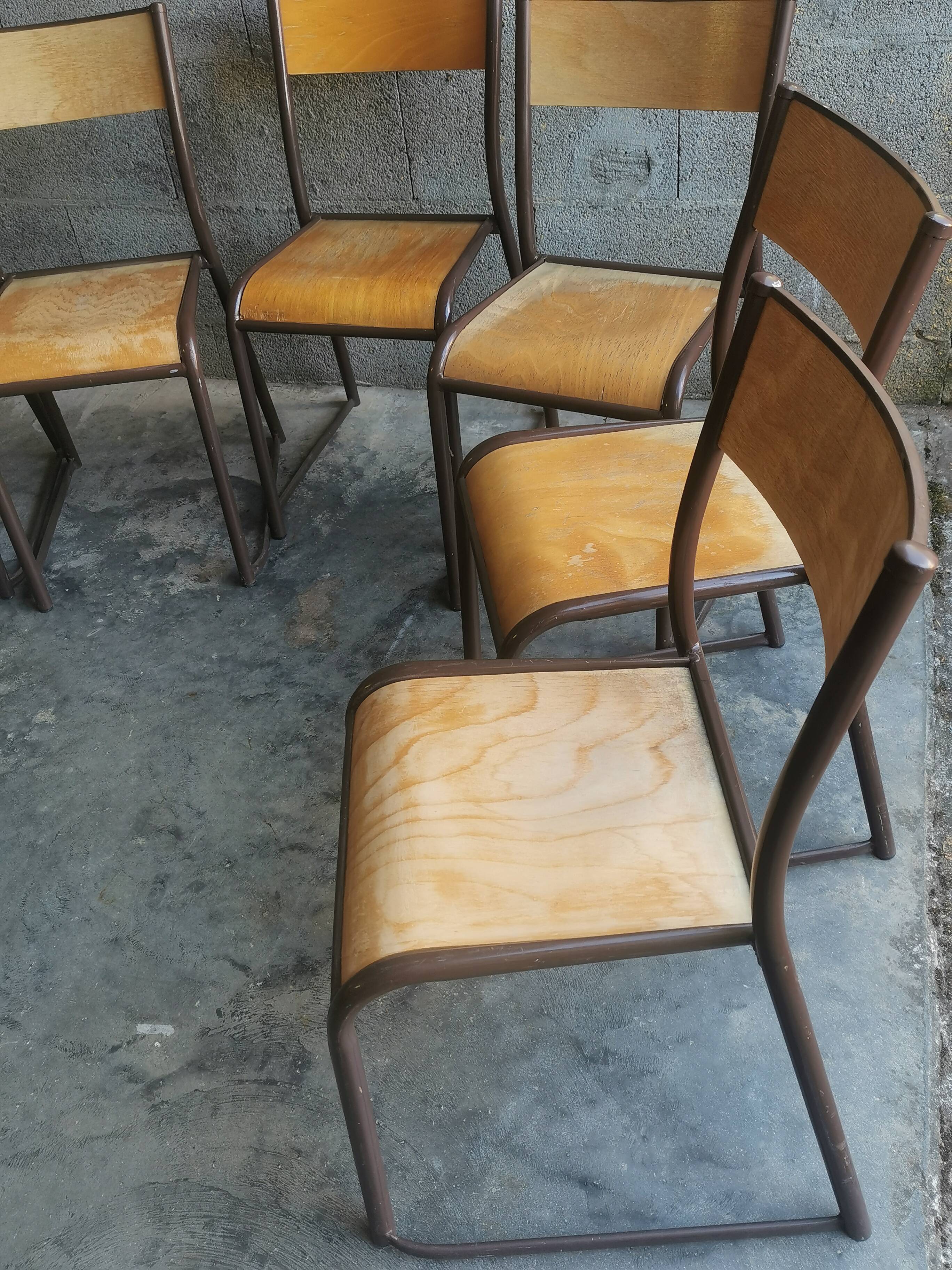 Serie de 8 chaises vintage empilables