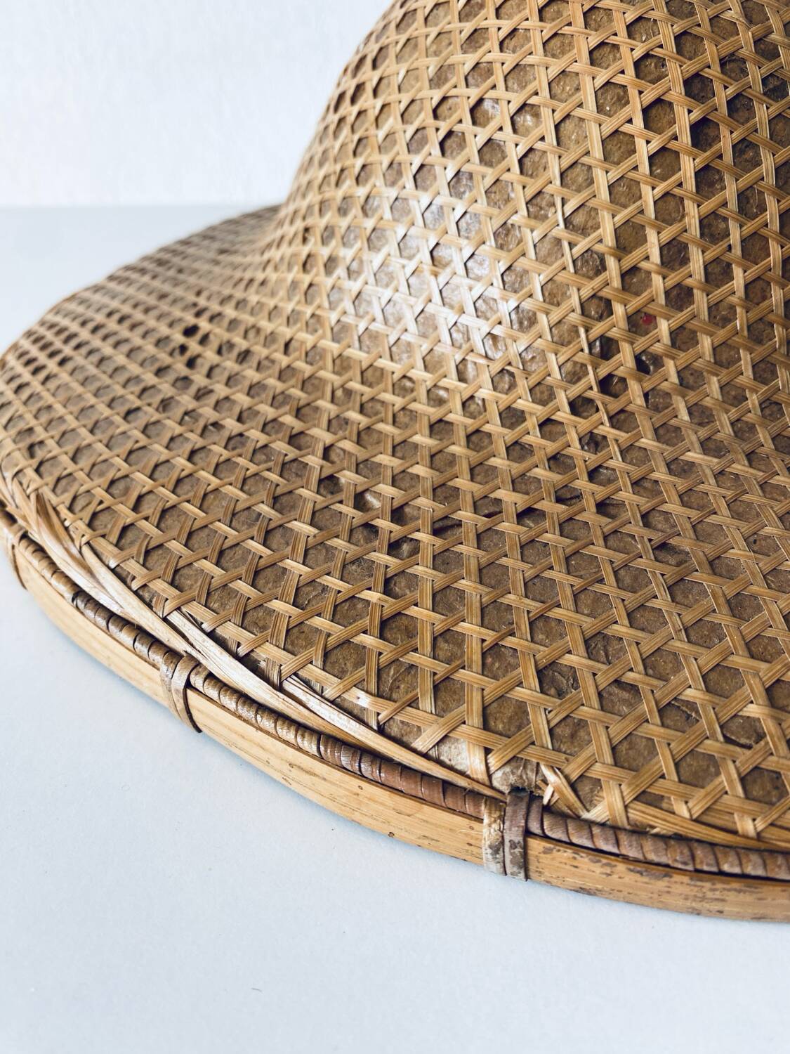 Ancien chapeau asiatique