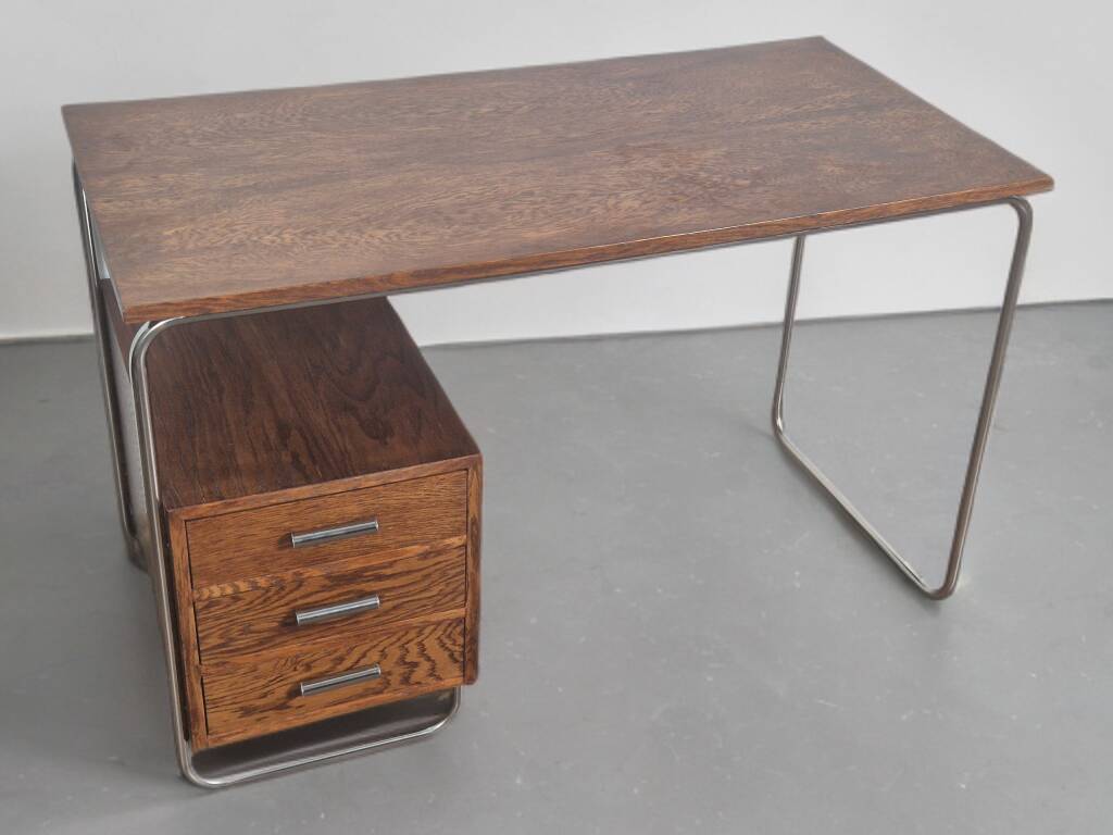 Bureau en noyer style Bauhaus Tchèque 1930s