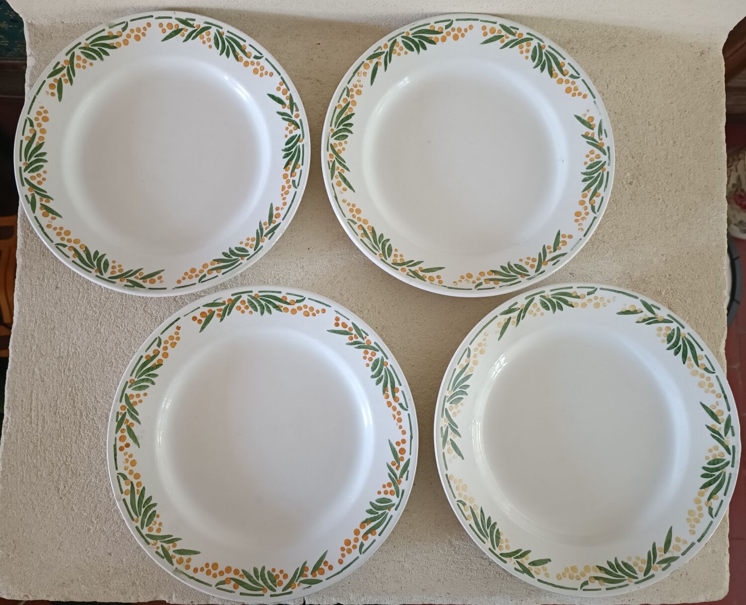 4 plates iron earth Mimosa Creil-Montereau