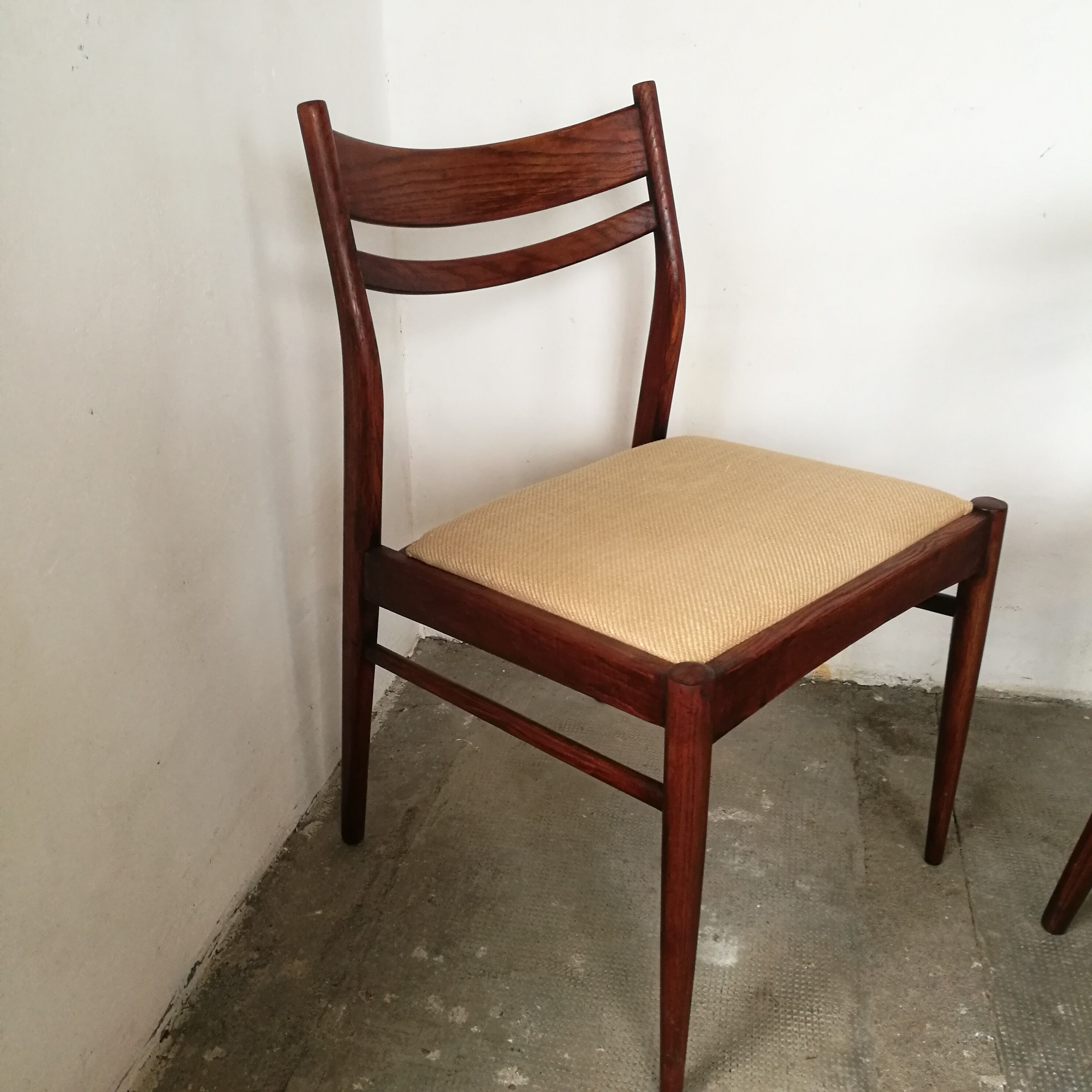 Set of 4 Scandinavian chairs