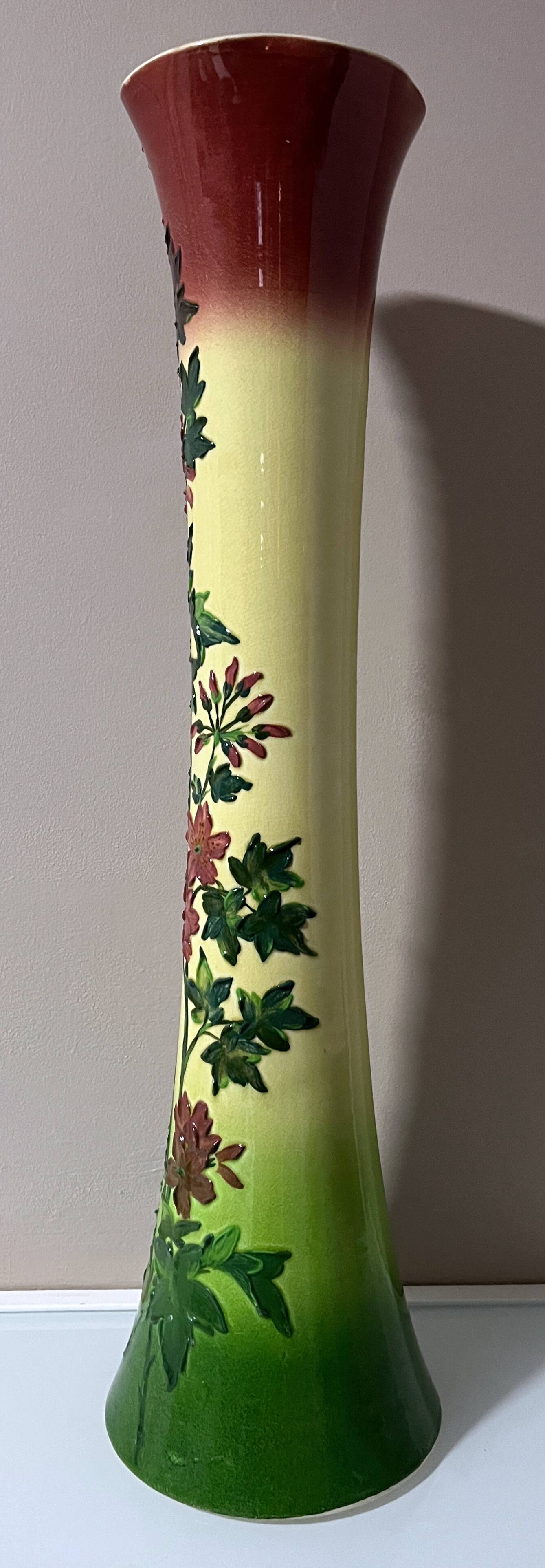 Sarreguemines vase (model 9848) floral patterns 1830