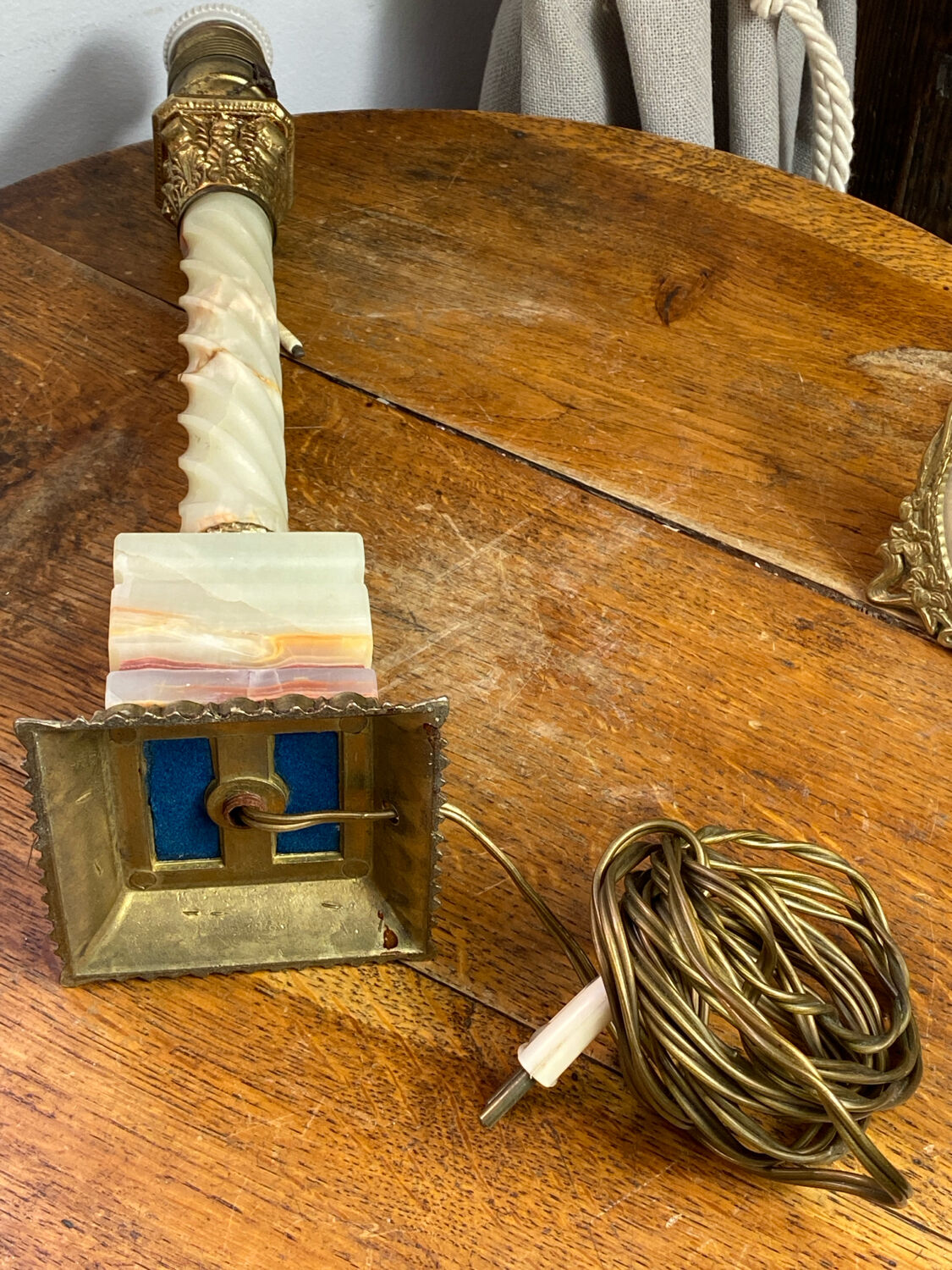 Twisted onyx and bronze lamp