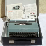 Typewriter by Olivetti Lettera 32