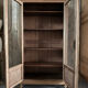 Bibliothèque vitrée ancienne à portes grillagées (rénovée)