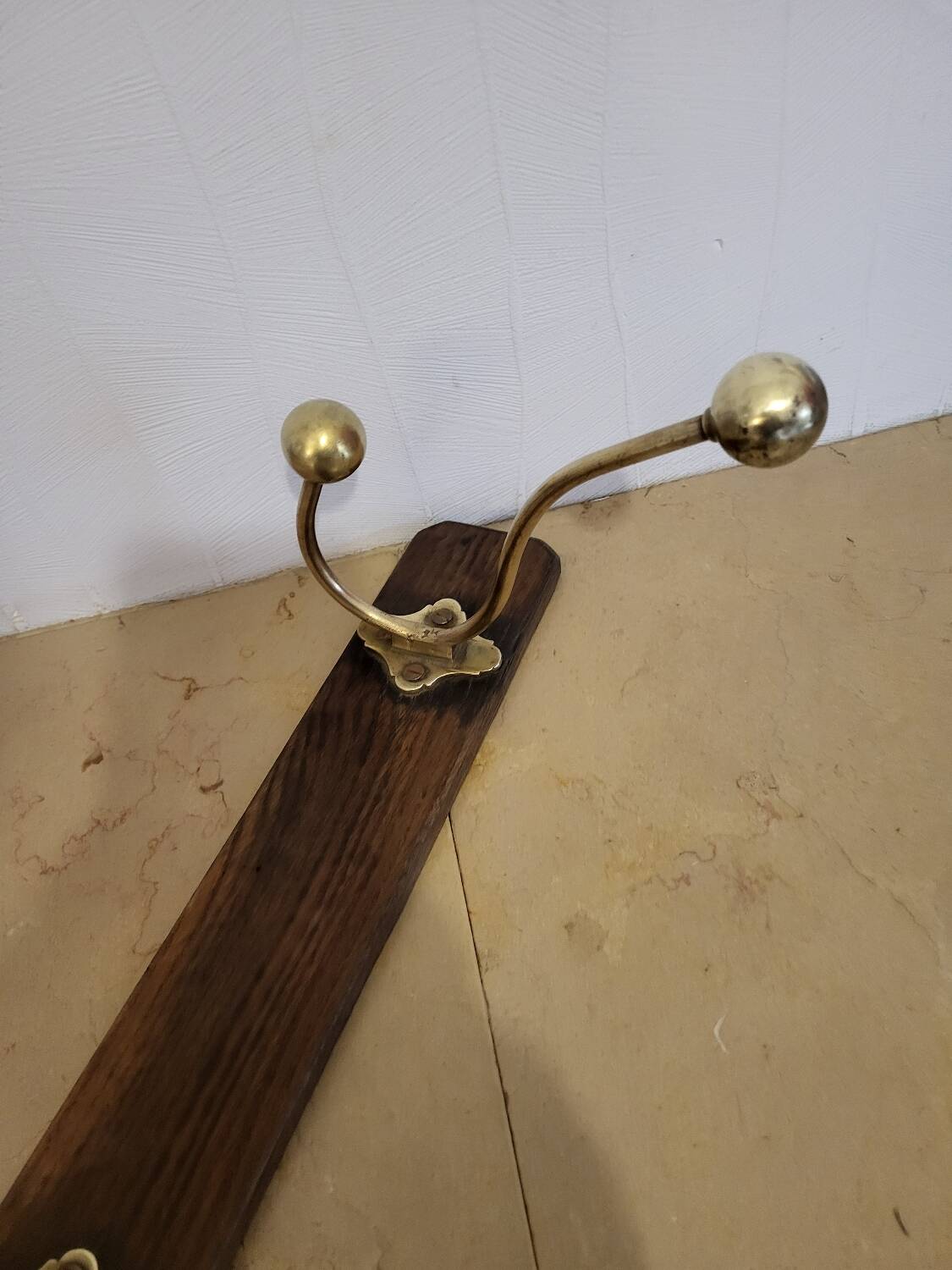 Patères bois et laiton