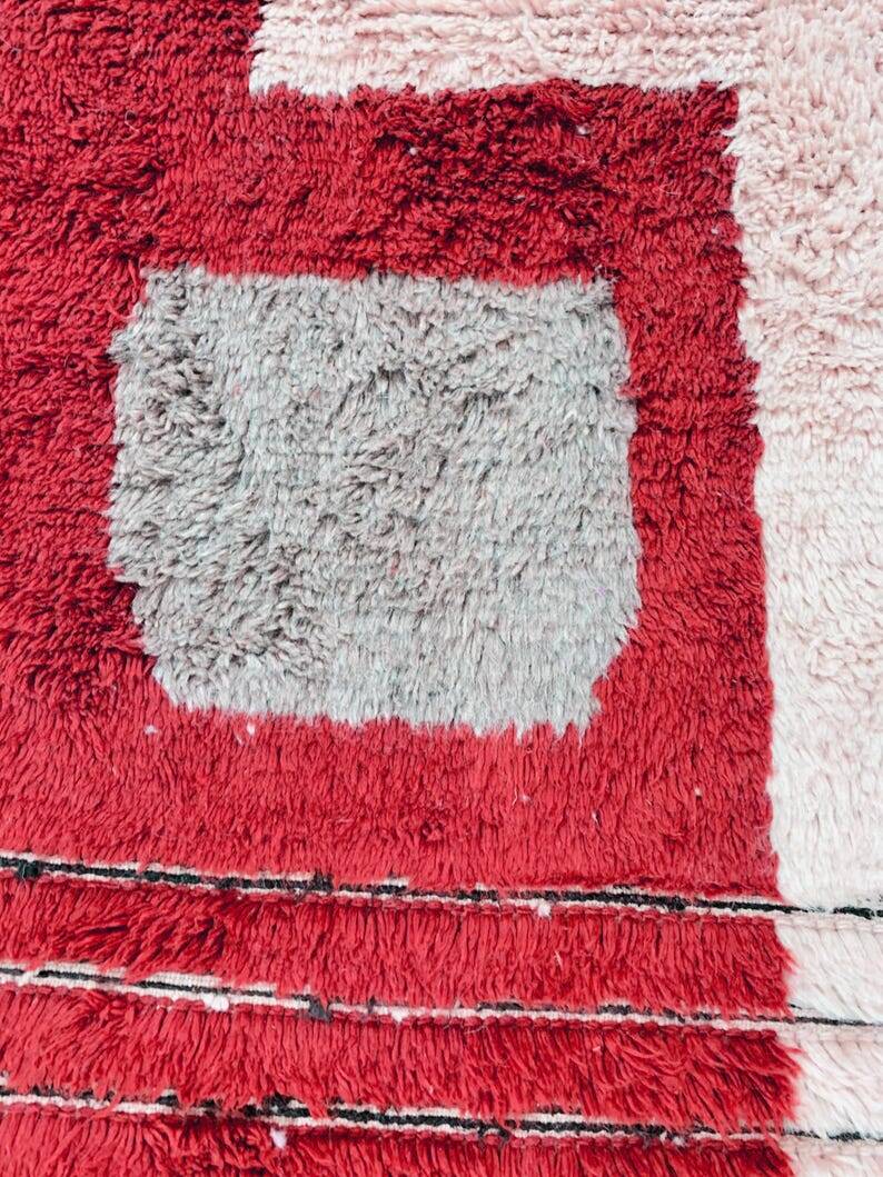 Modern Moroccan rug in red wool with geometric lines 150/250cm