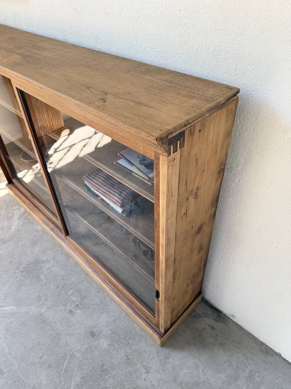 Enfilade vitrée en chêne, années 50