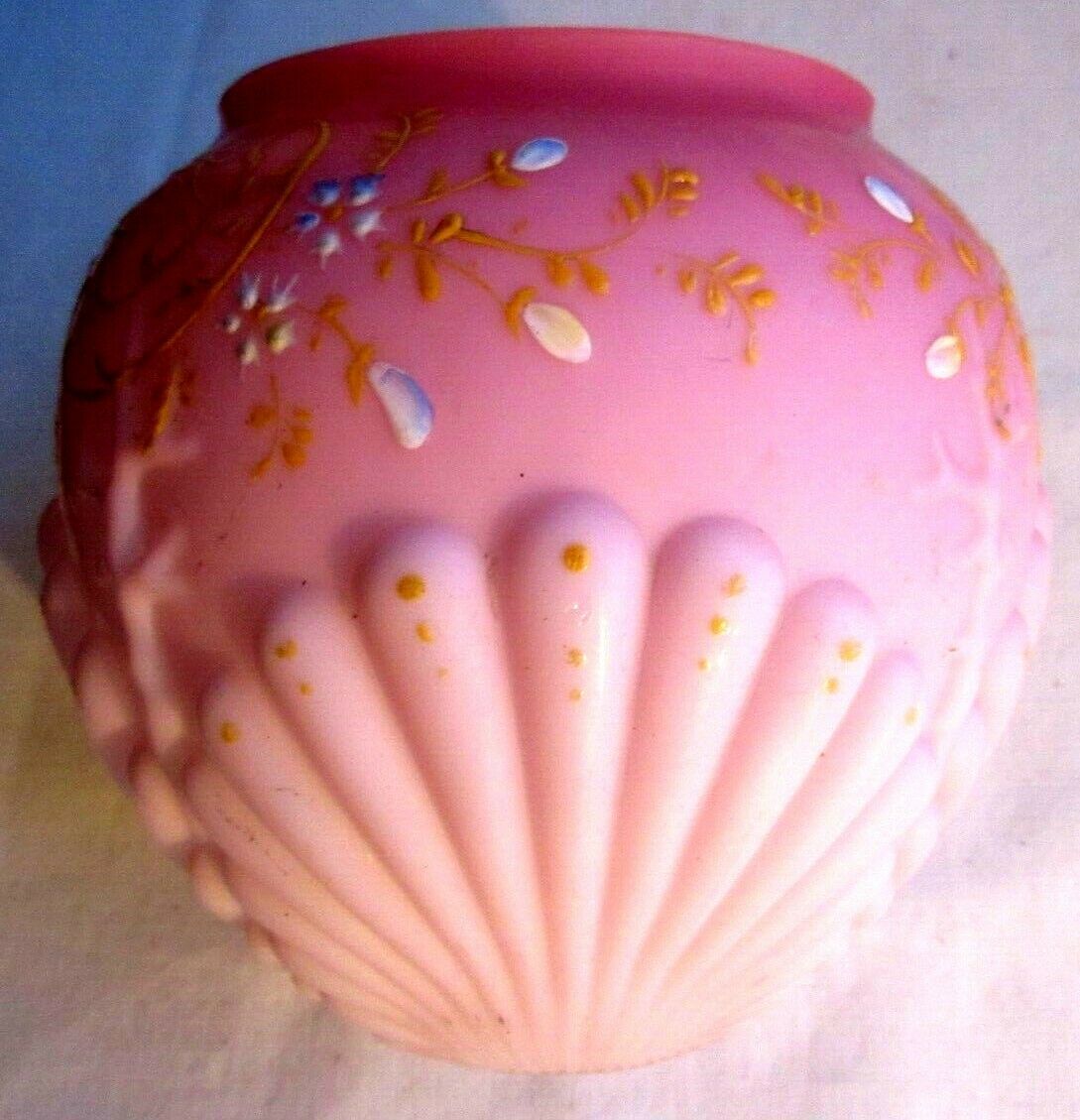 Art deco ball vase in pink opaline enamelled with flowers, 4 shells in relief
