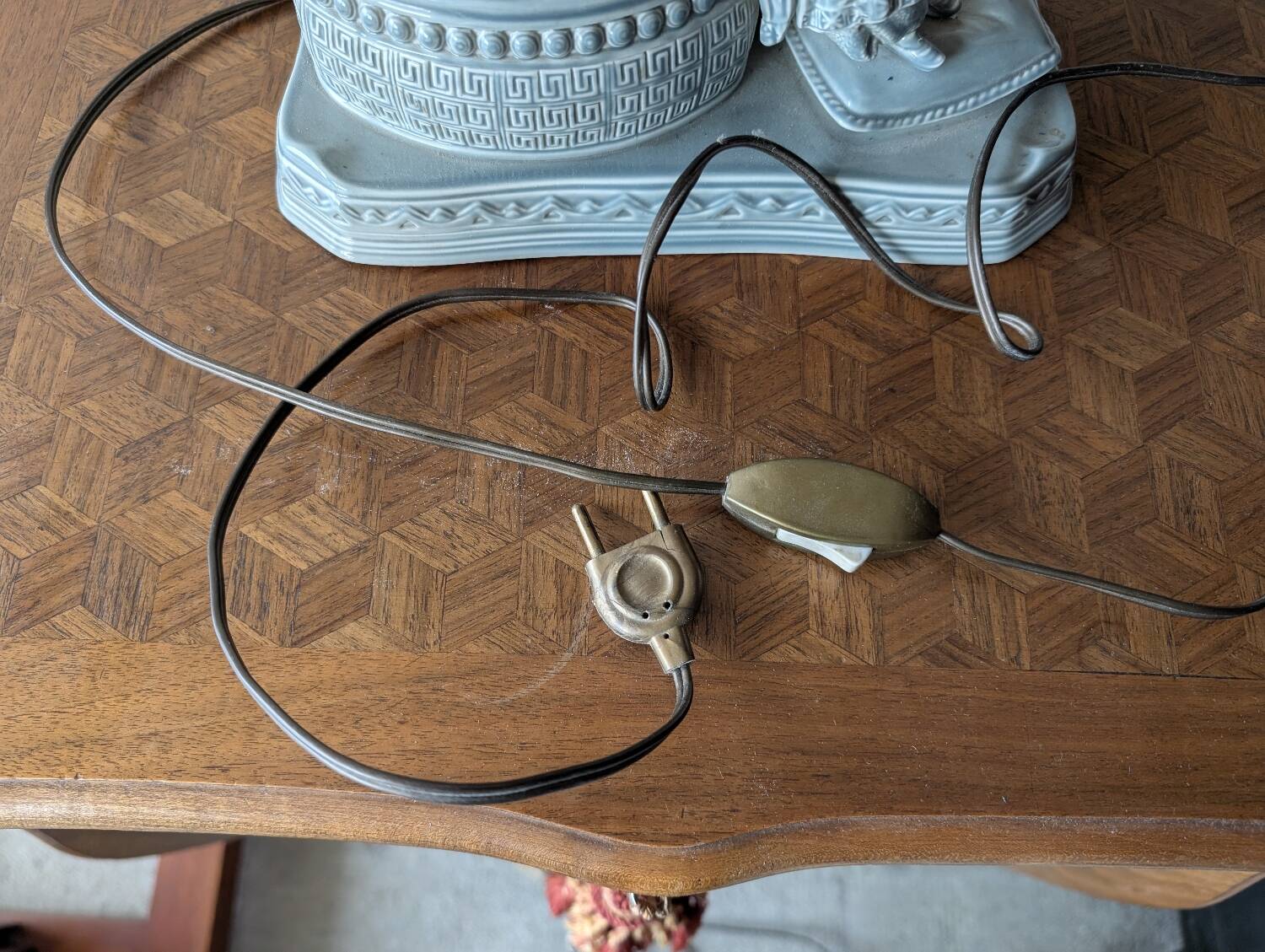 2 enamelled porcelain lamps