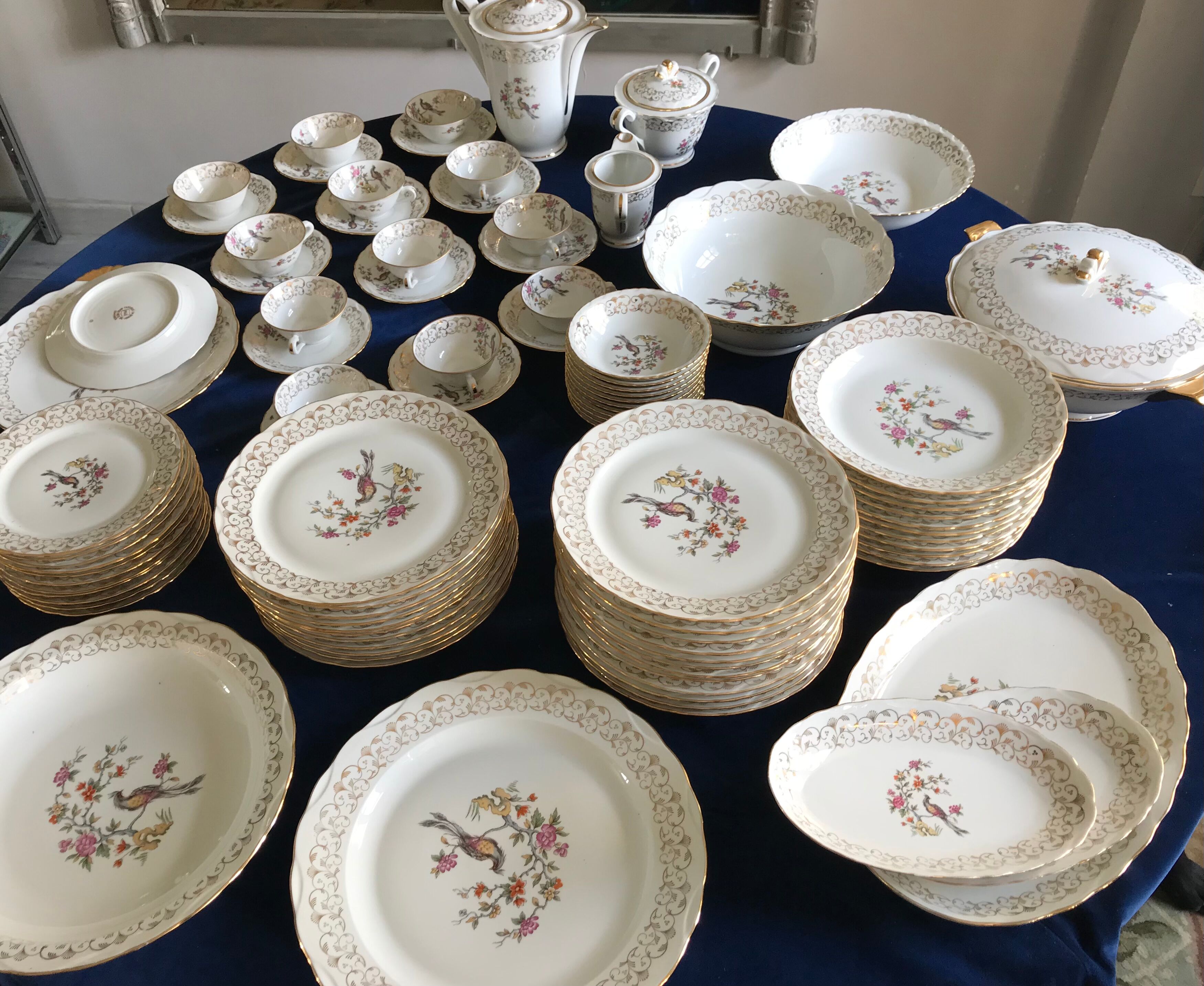Table service set in Limoges porcelain 81 pieces