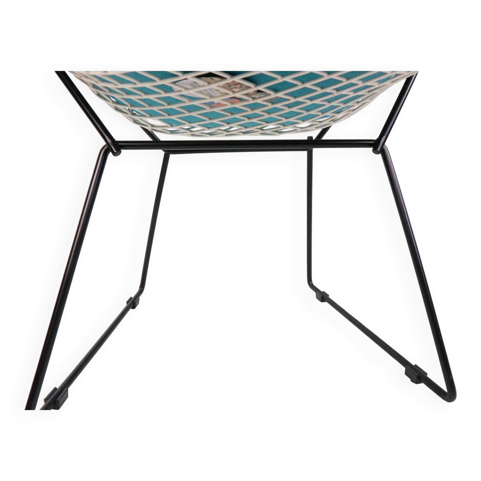 Diamond chair by Harry Bertoia in white & black metal and new leather seati