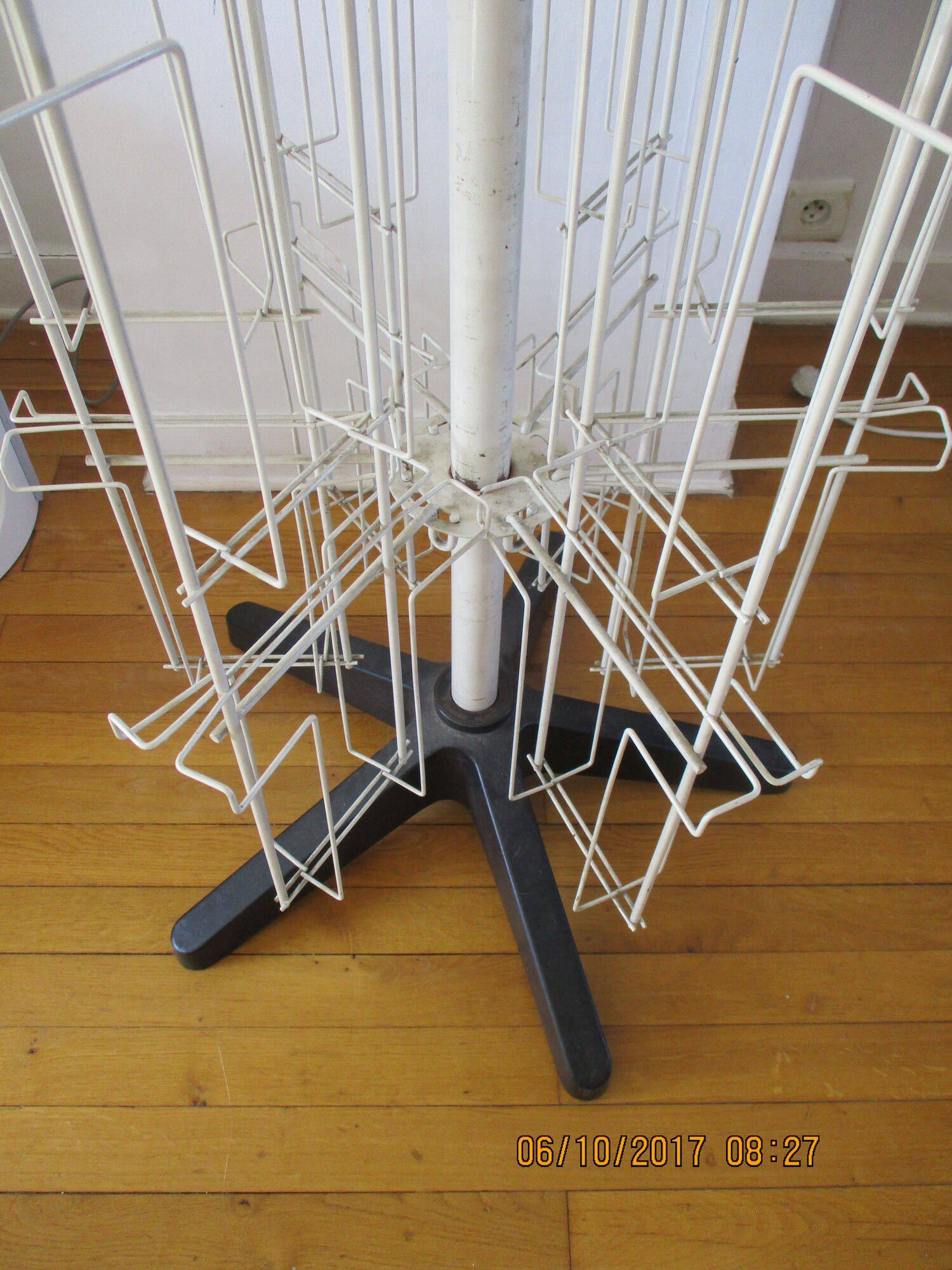 Large card holder turnstile design 70s