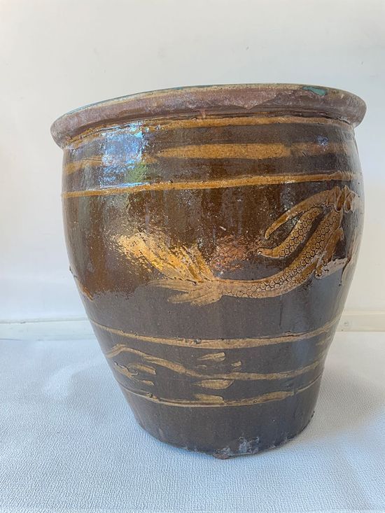 Chinese pot cache dragon draw