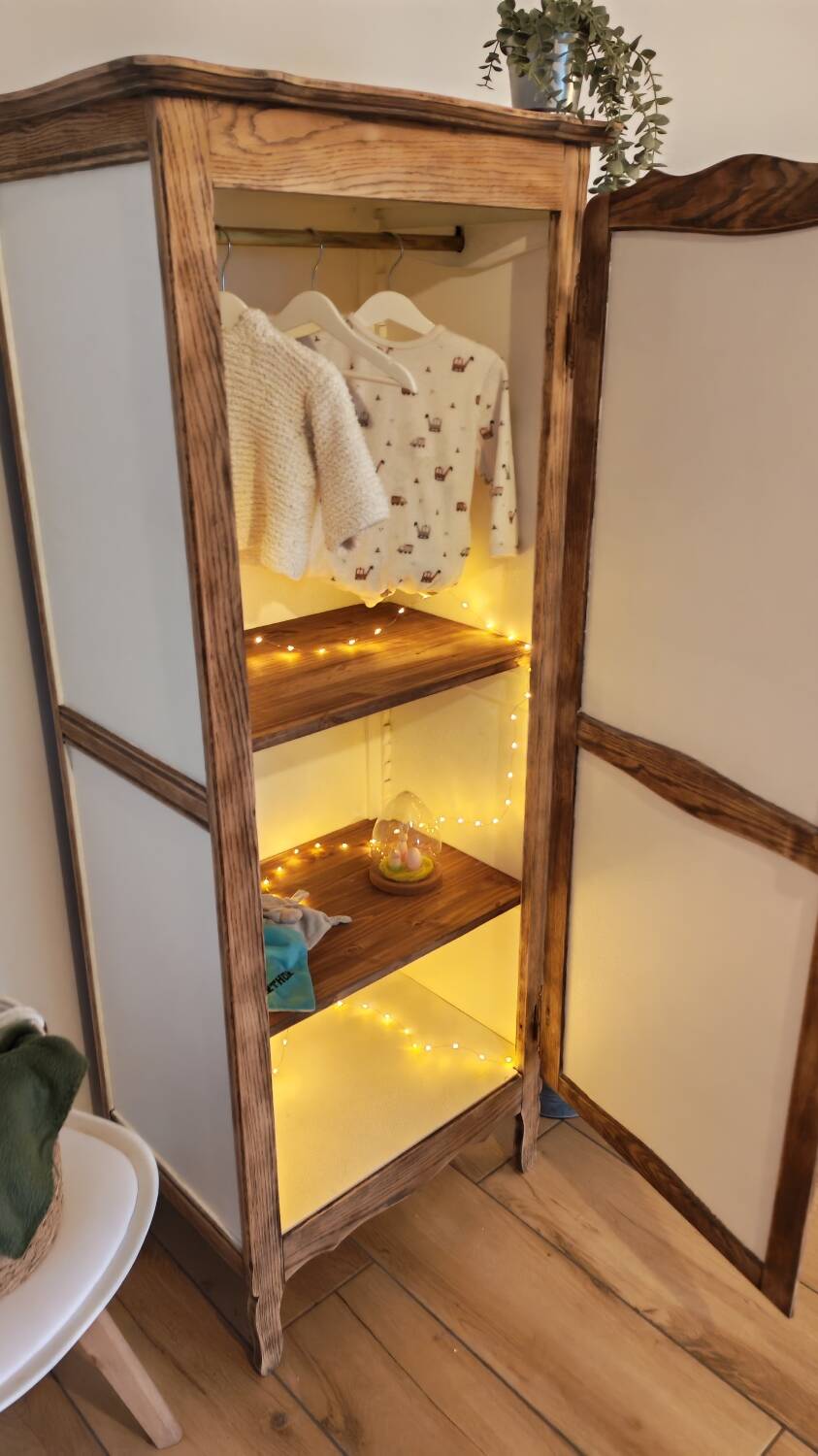 Renovated wooden bonnetière