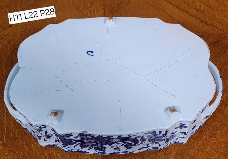 Important ceramic planter with monochrome blue decoration.