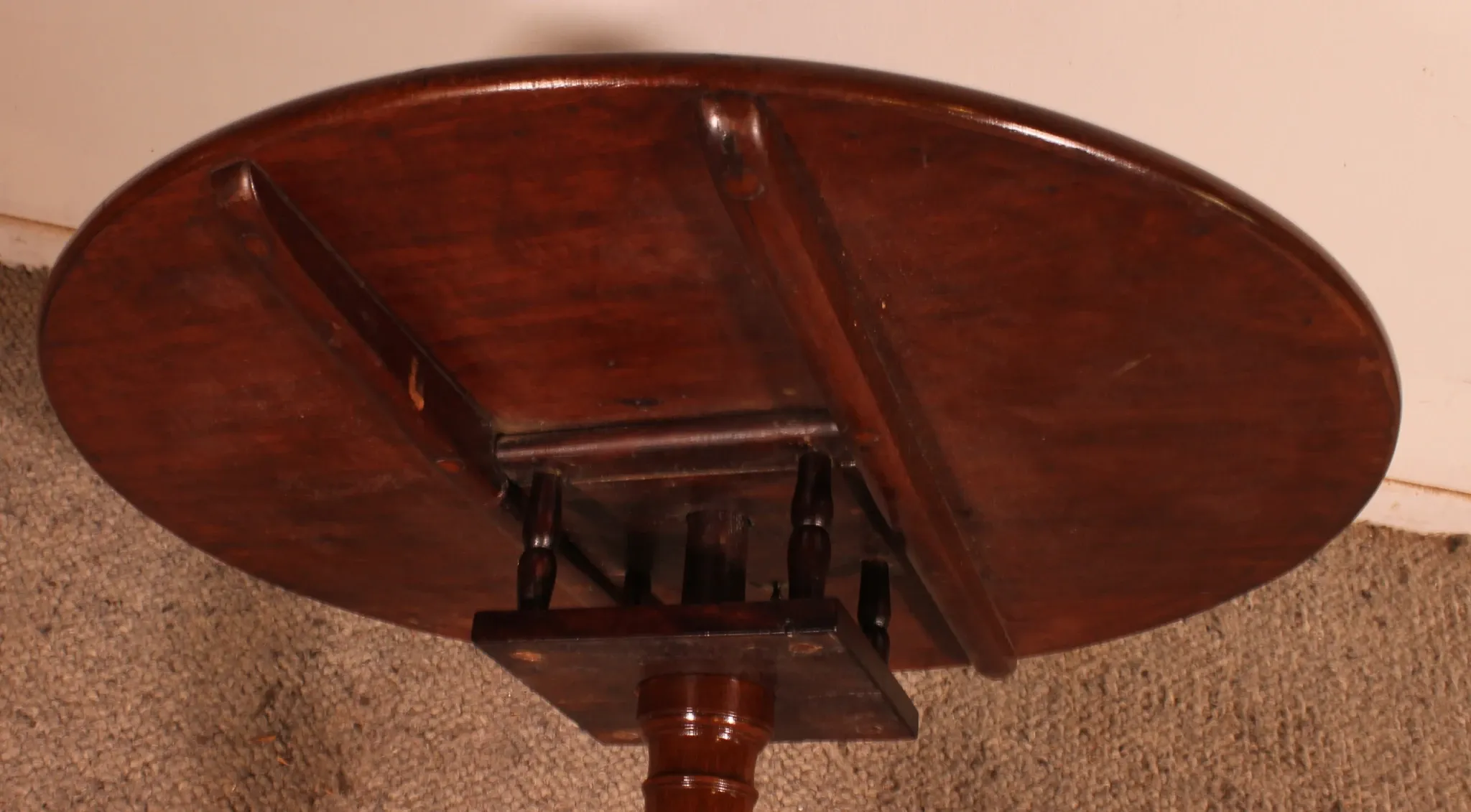 mahogany guéridon with mechanism - 18th century