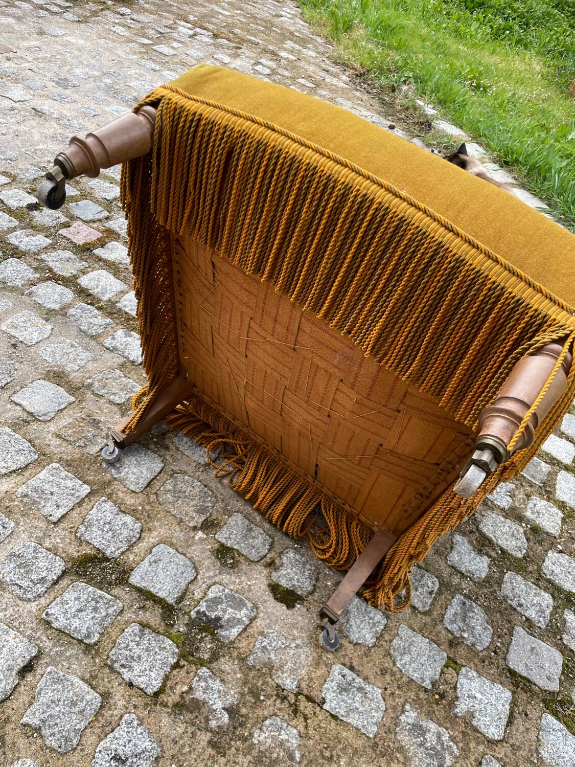 Mustard yellow velvet toad armchair with fringes