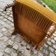 Fauteuil crapaud velours jaune moutarde à franges