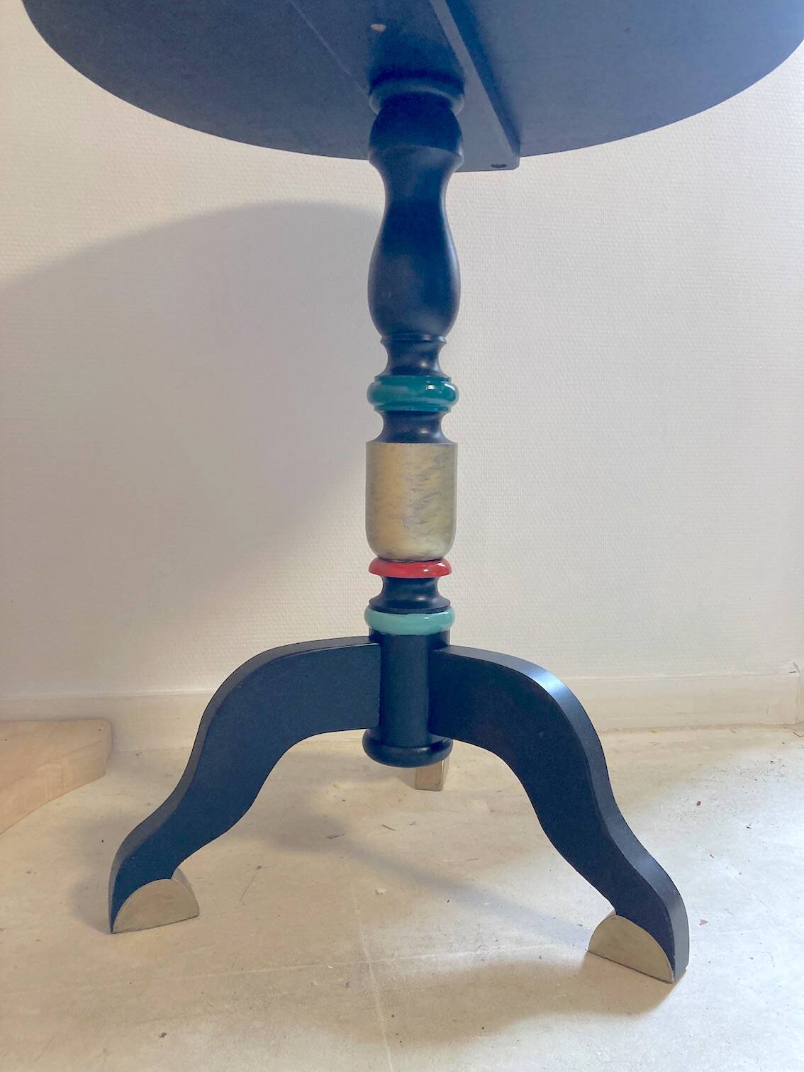 Turned wooden pedestal table