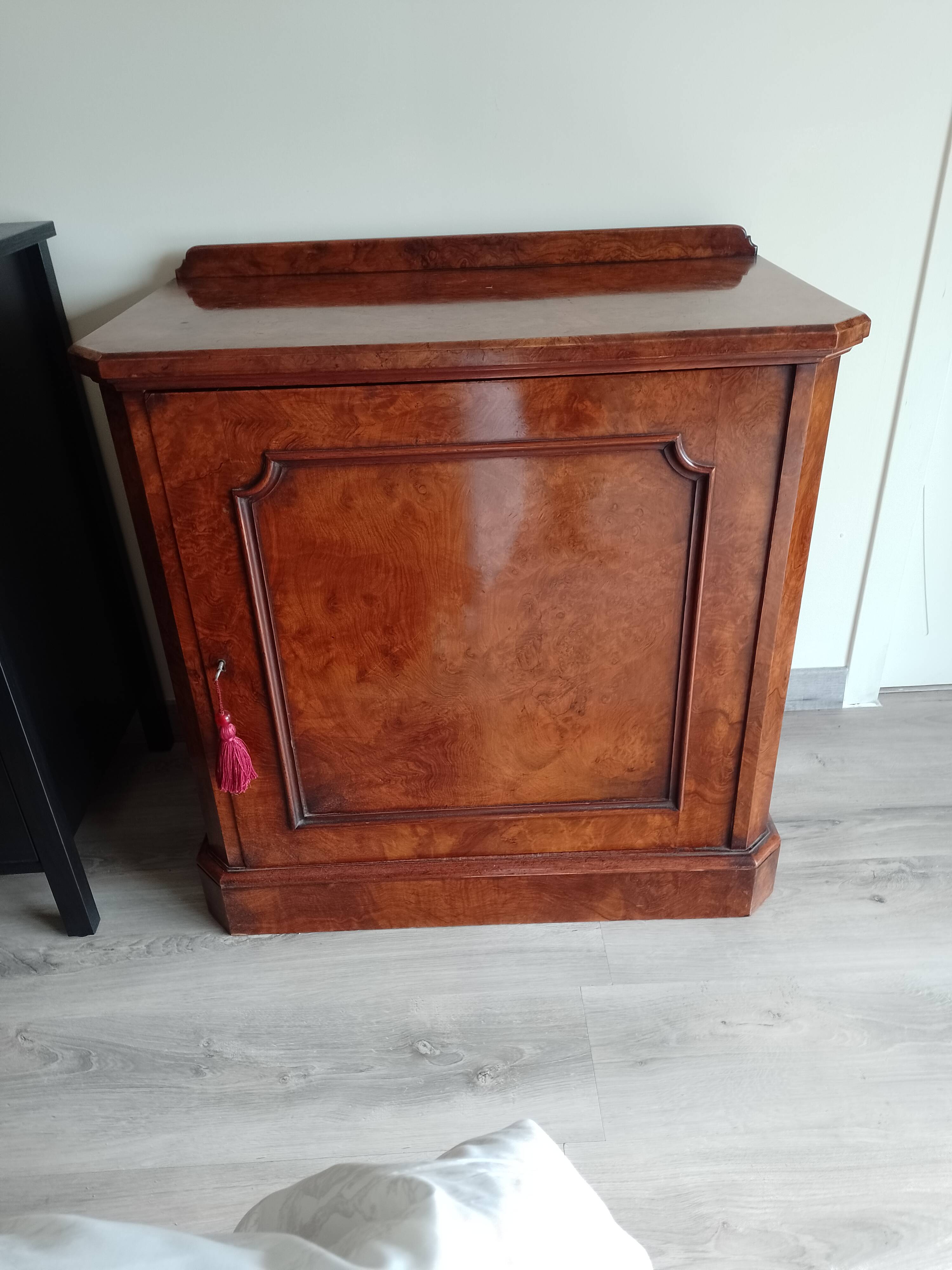 Beautiful small antique buffet in polished walnut.
