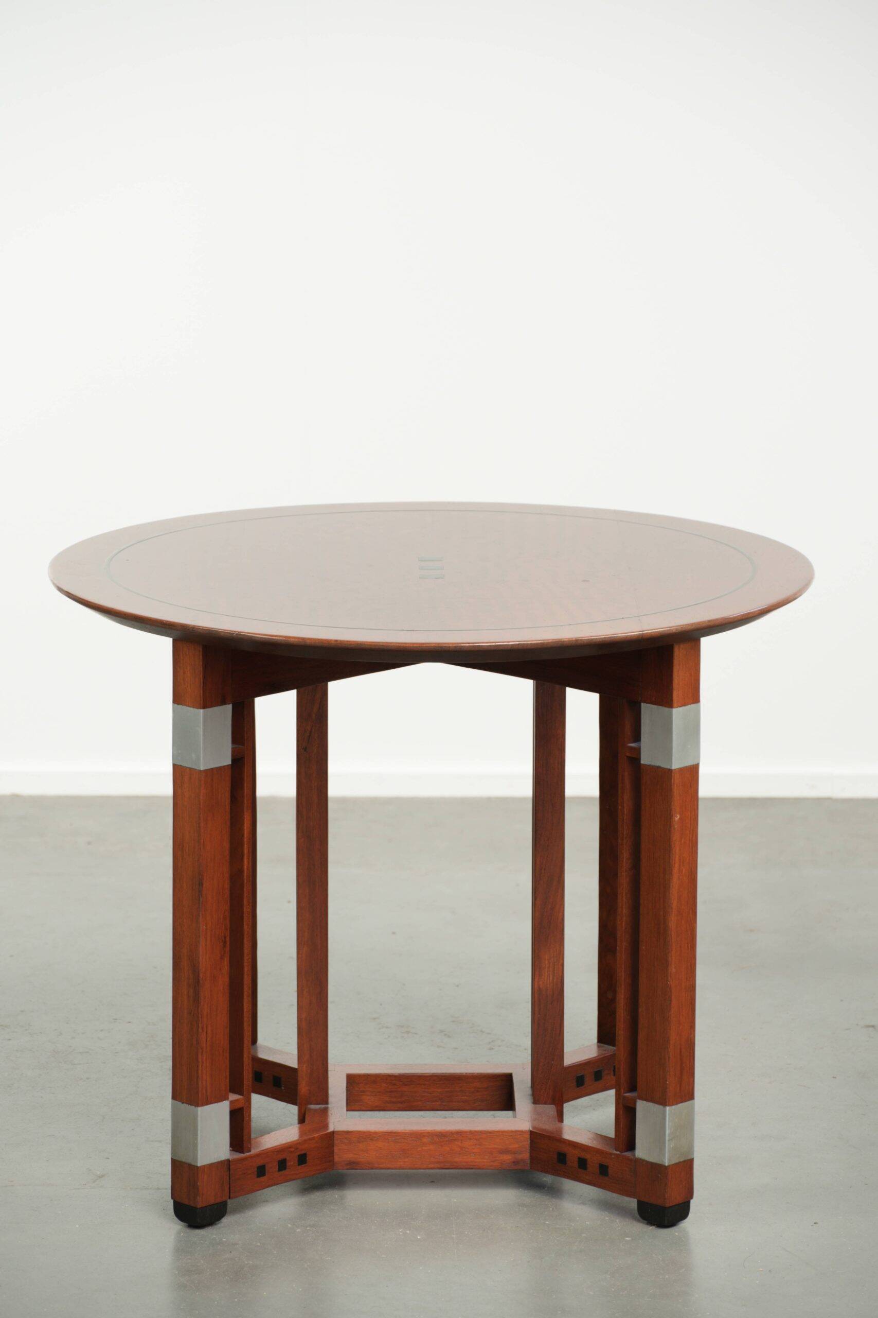 Table d'appoint/café ronde au design Art Déco