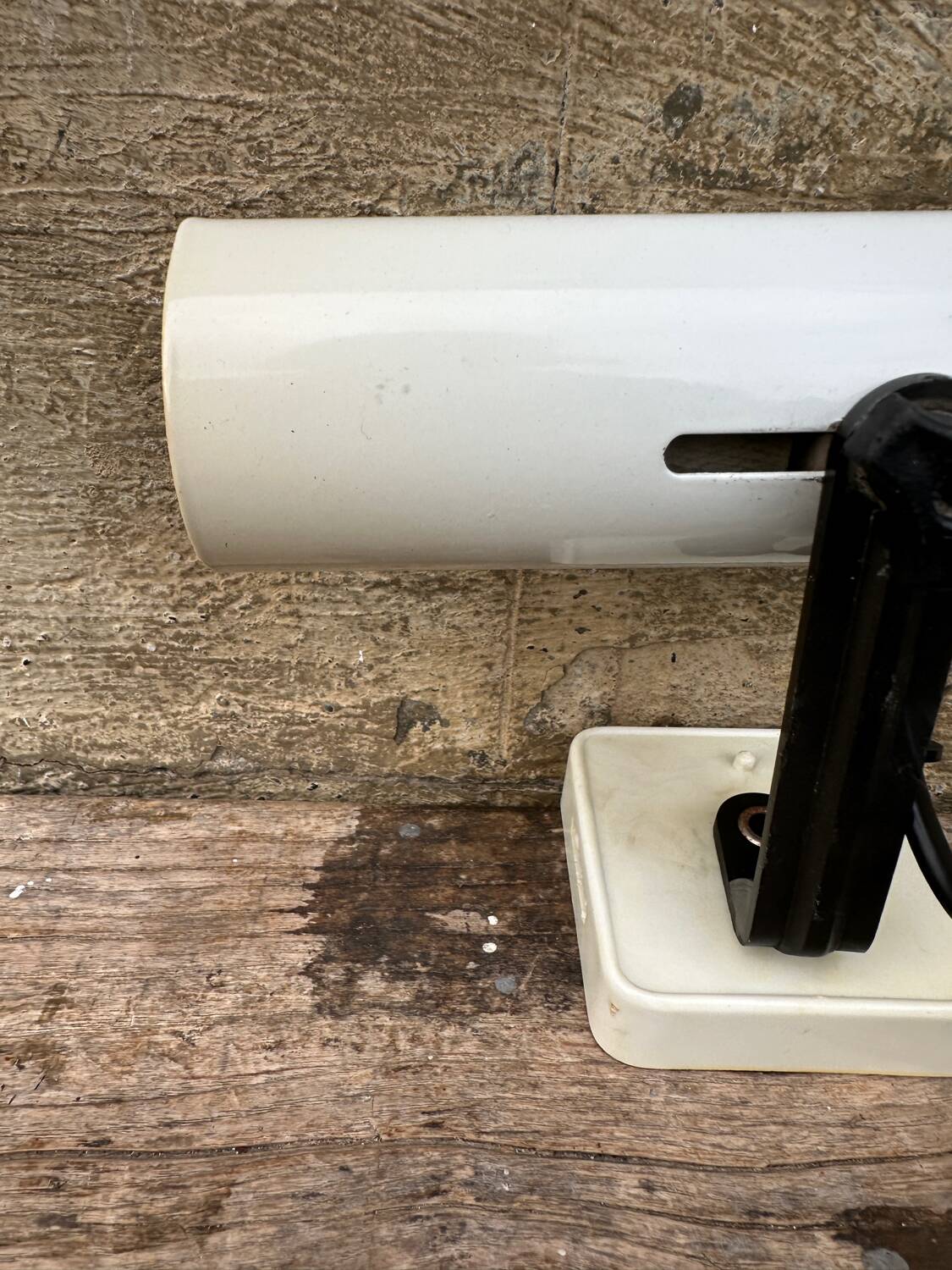Vintage wall light, old 70s spotlight, Italian "il faretto", white.