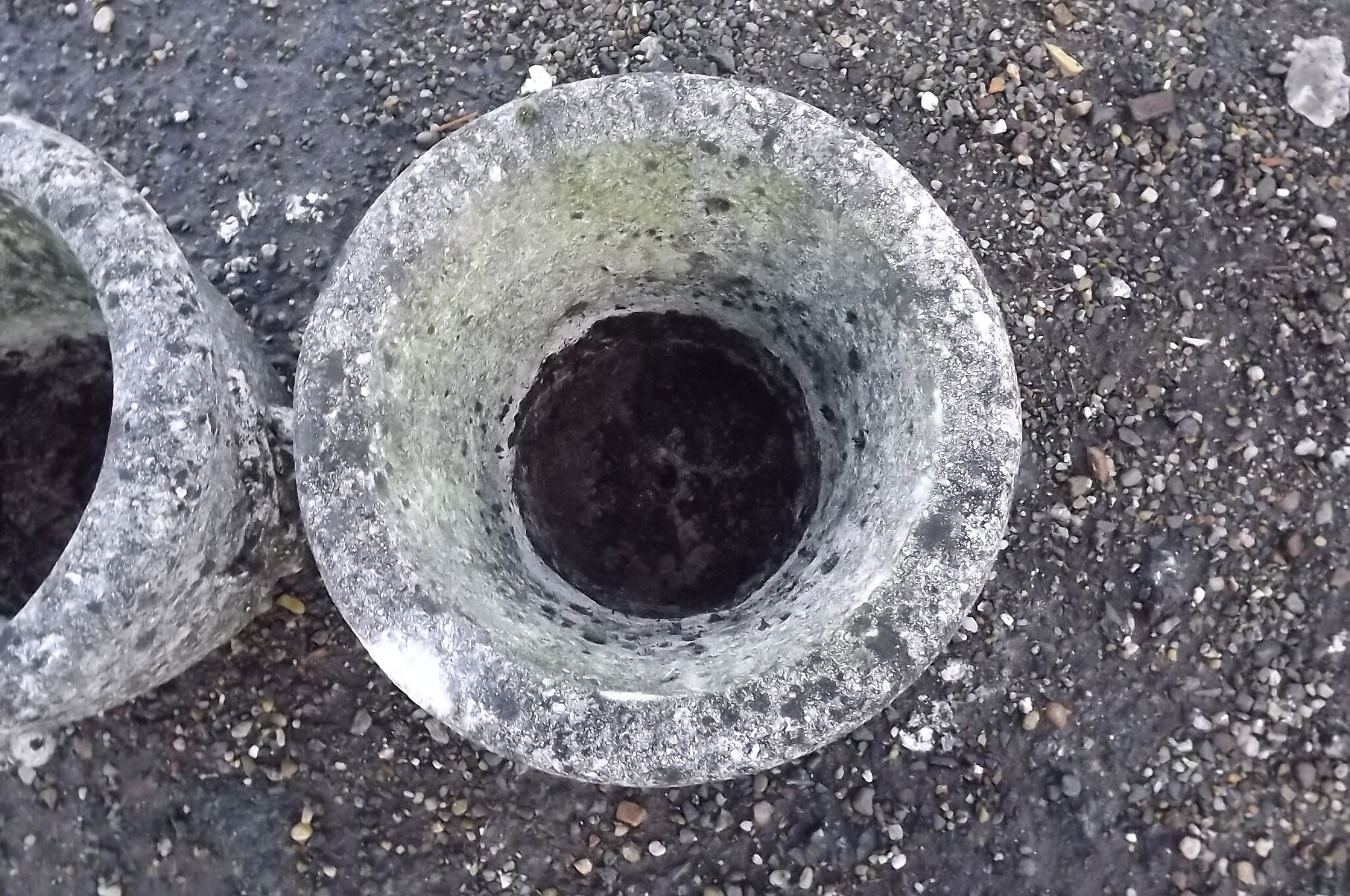 Pair of cache pot in Dordogne 19 th stone