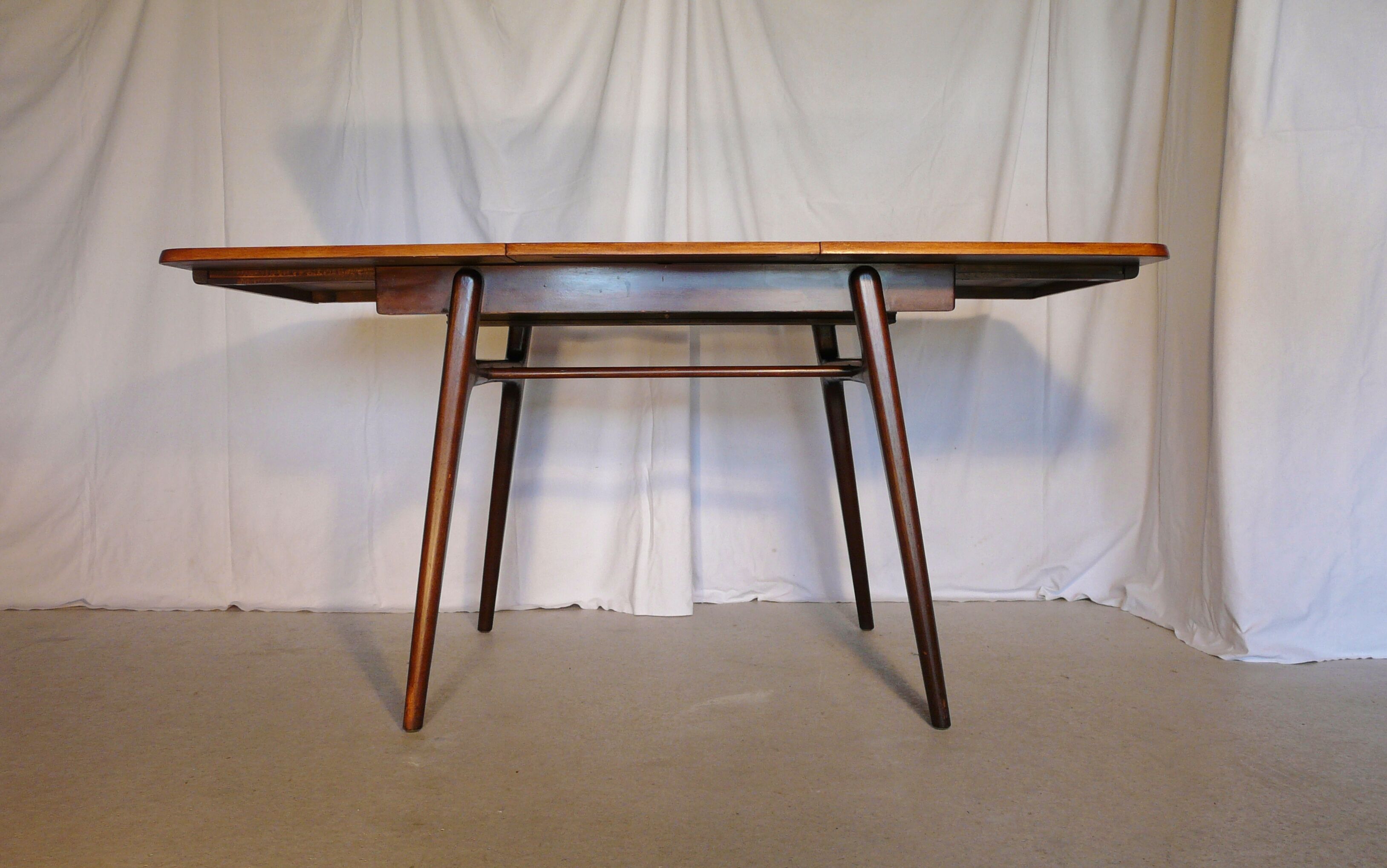 Scandinavian extendable rectangular table