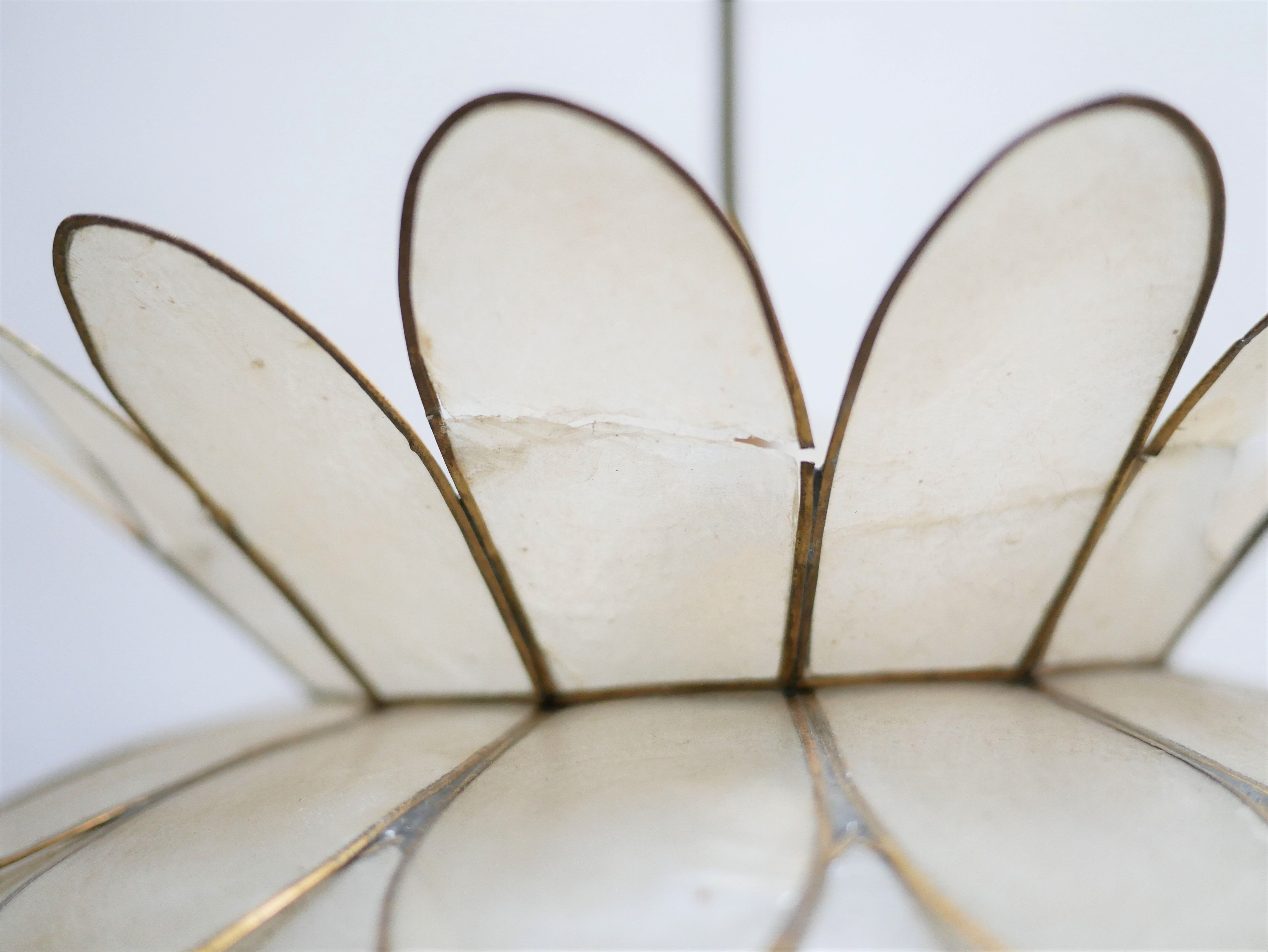 Suspension fleur vintage en nacre