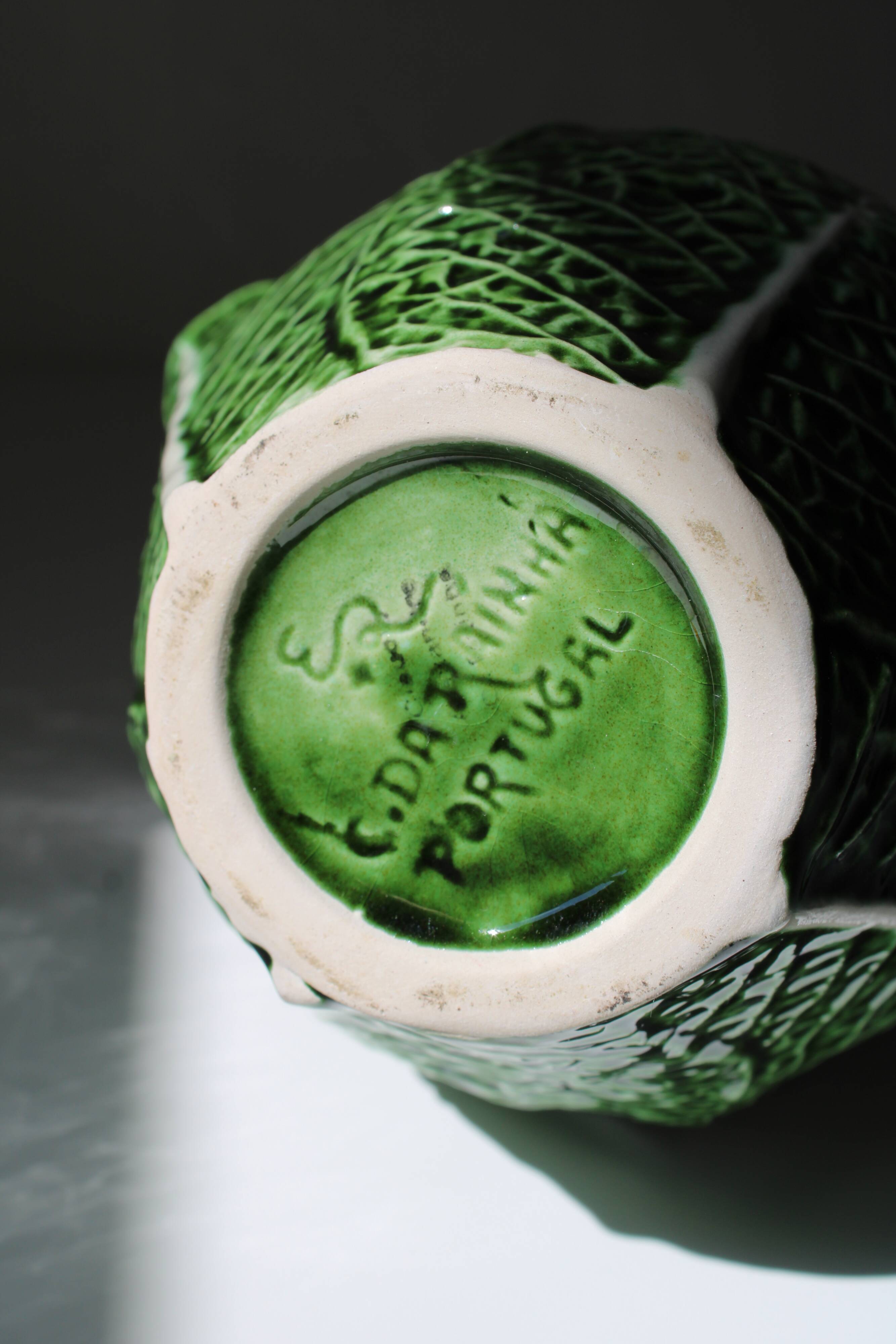 Service of cabbage cups barbotine Caldas da Rainha, Portugal